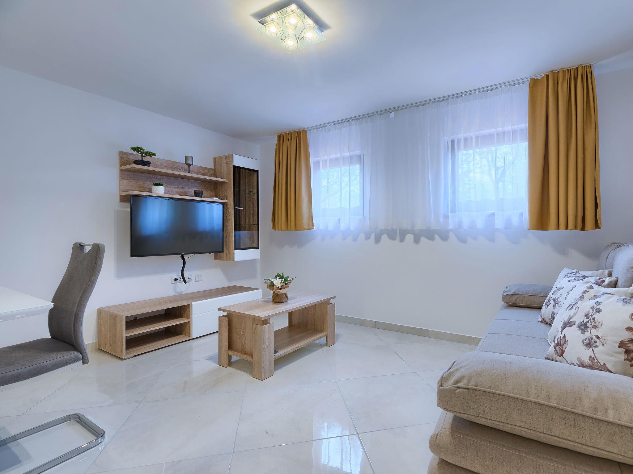 Foto 2 - Appartamento con 1 camera da letto a Vodnjan con giardino e vista mare