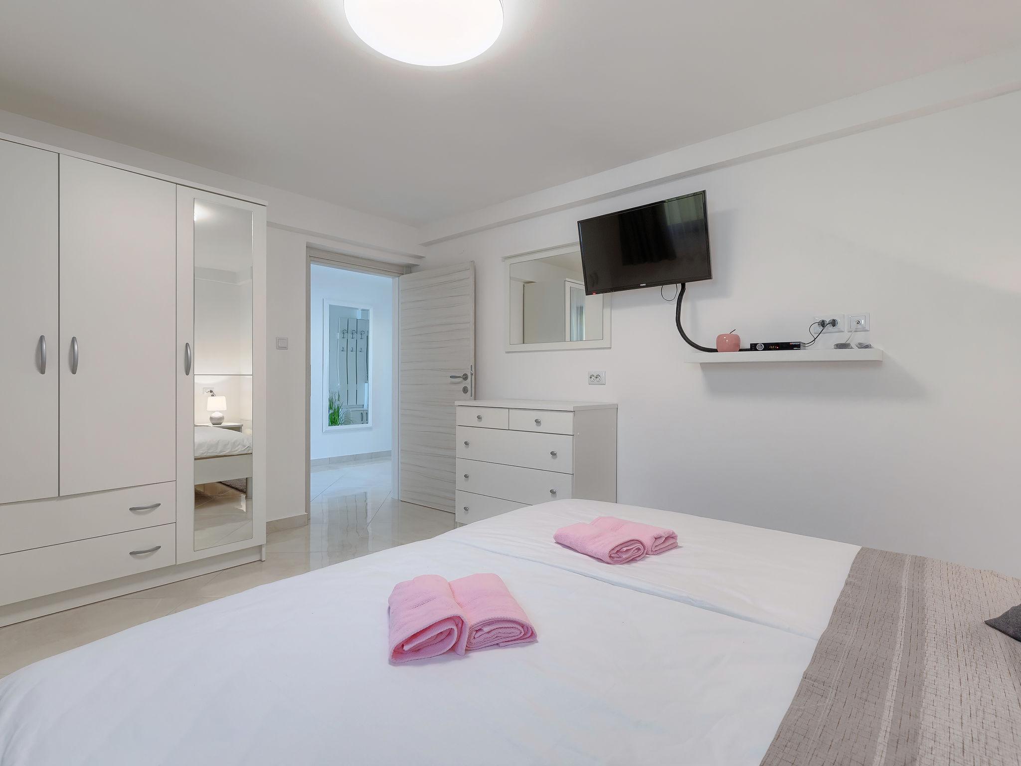 Foto 25 - Appartamento con 1 camera da letto a Vodnjan con giardino e vista mare
