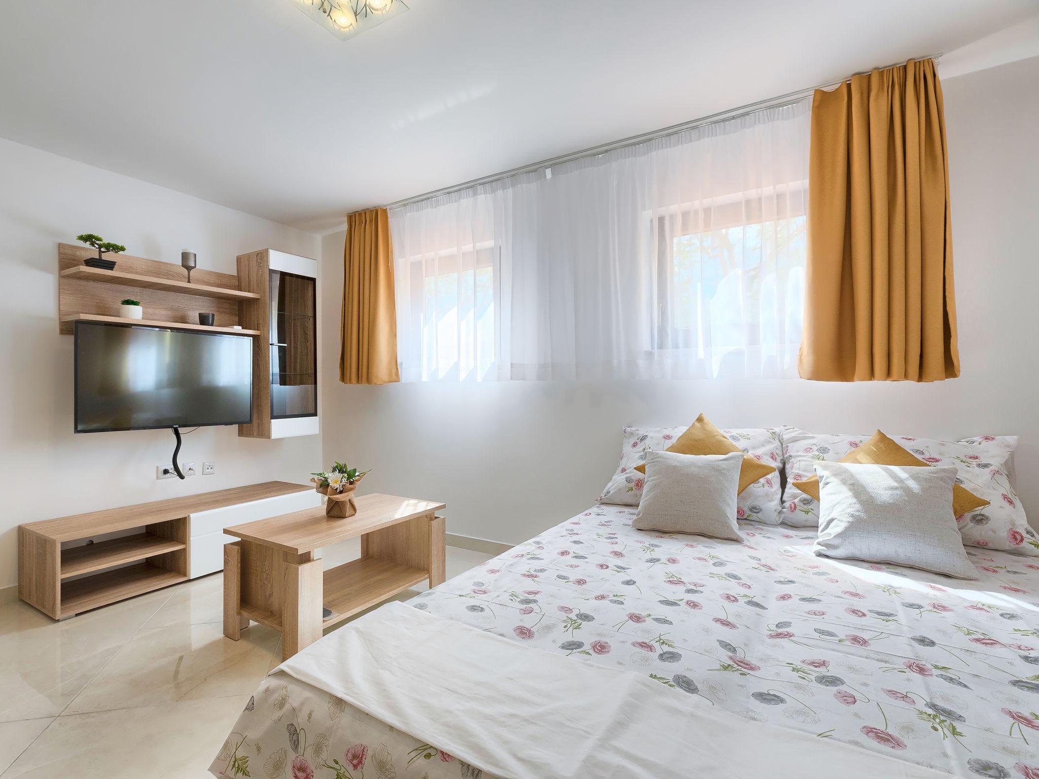 Foto 21 - Apartment mit 1 Schlafzimmer in Vodnjan mit garten und blick aufs meer
