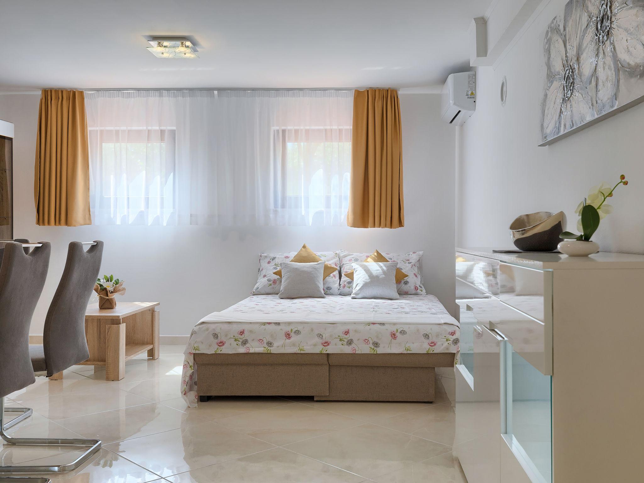 Foto 20 - Appartamento con 1 camera da letto a Vodnjan con giardino e vista mare