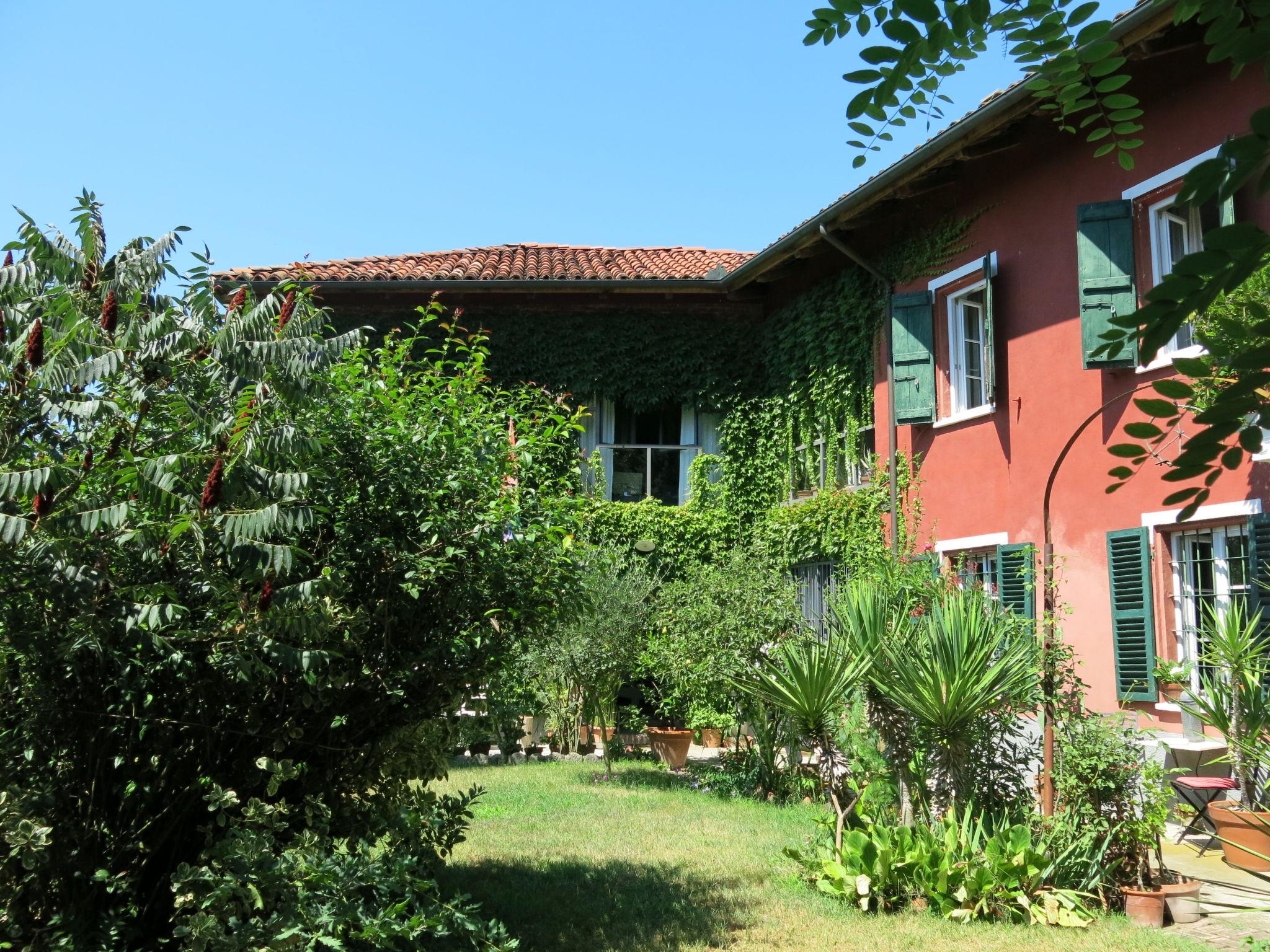 Photo 14 - Maison de 1 chambre à Asti avec jardin et terrasse