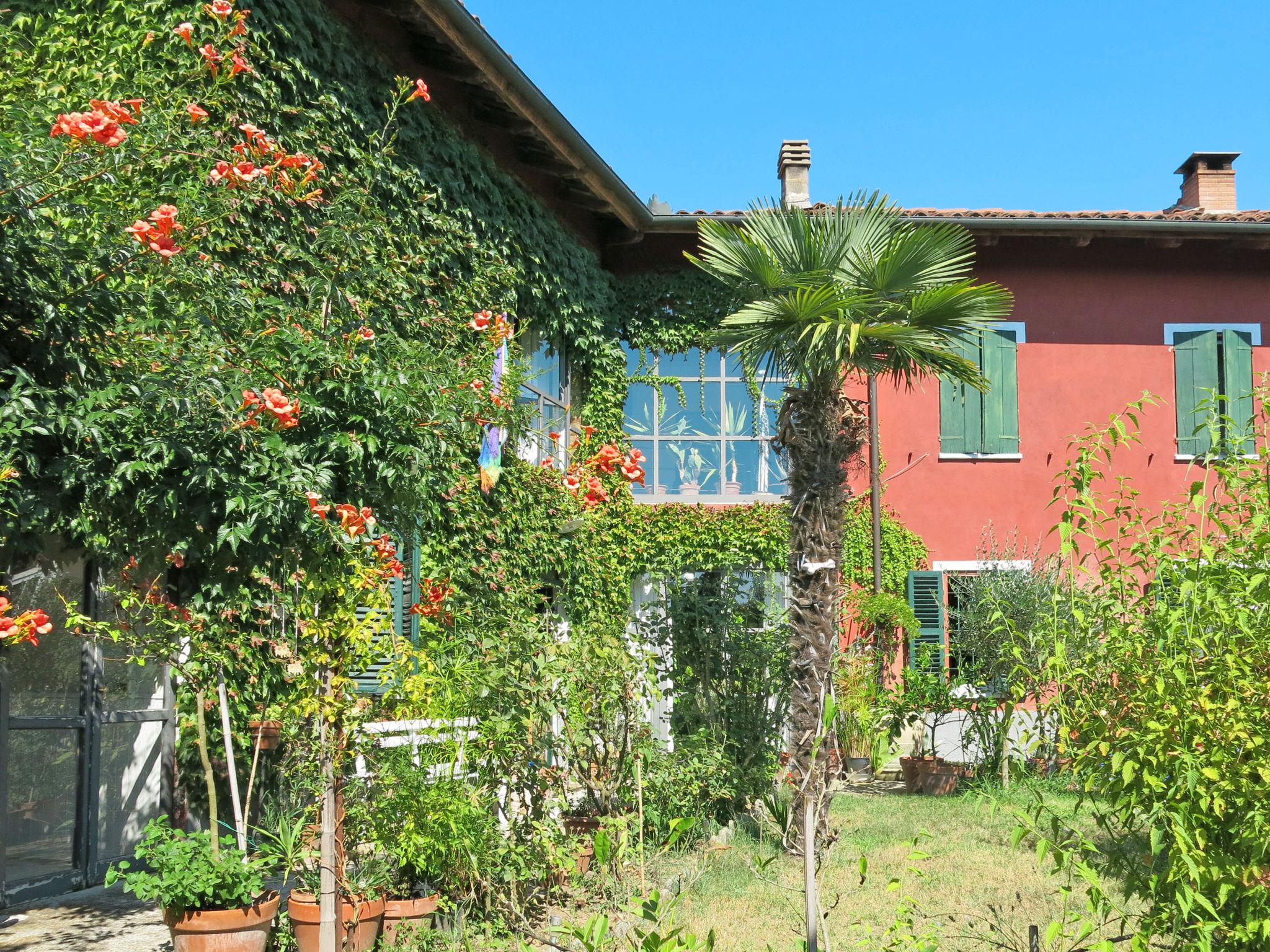 Foto 15 - Casa de 1 habitación en Asti con jardín y terraza