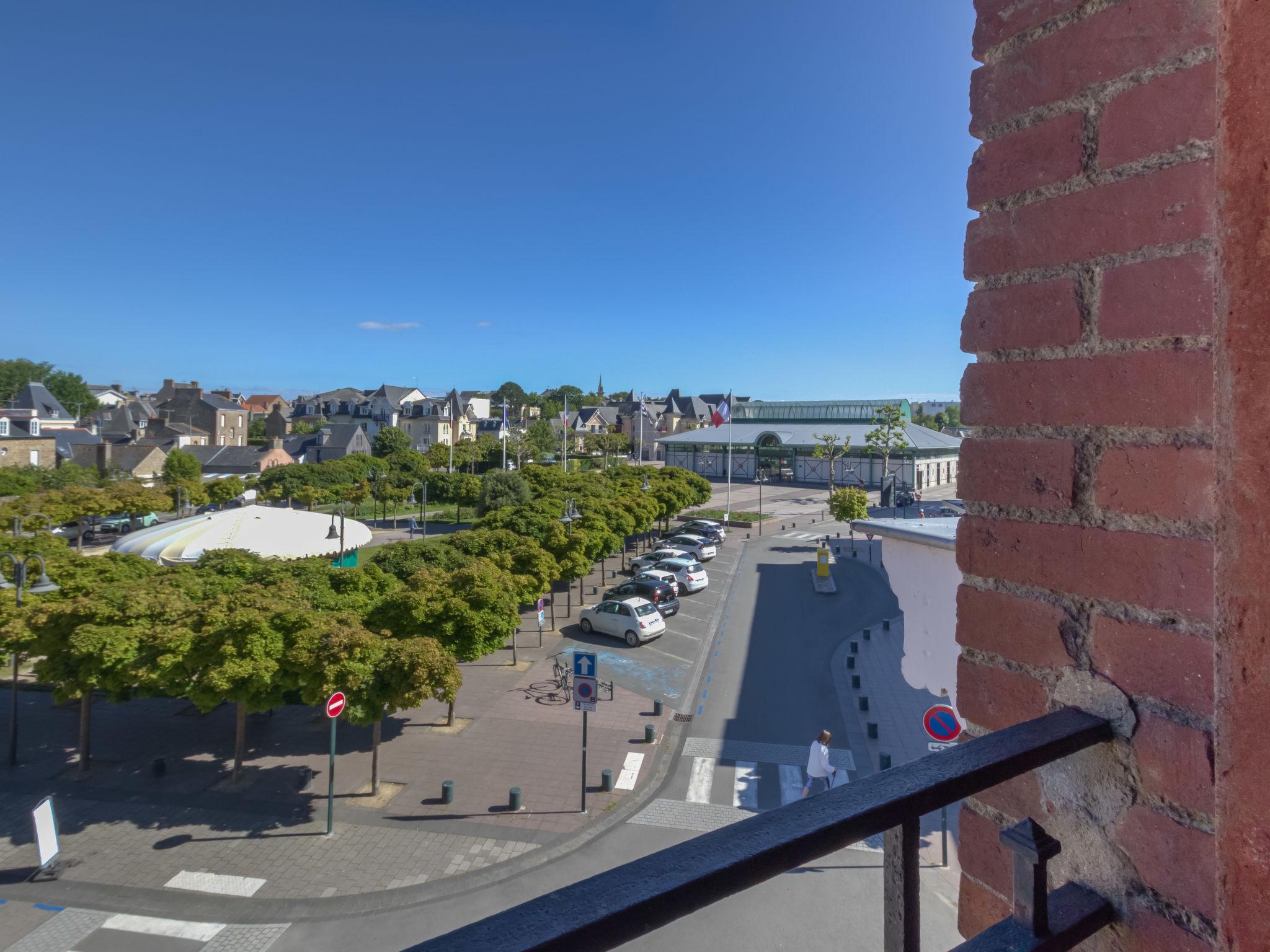 Foto 5 - Apartamento de 1 habitación en Dinard con vistas al mar