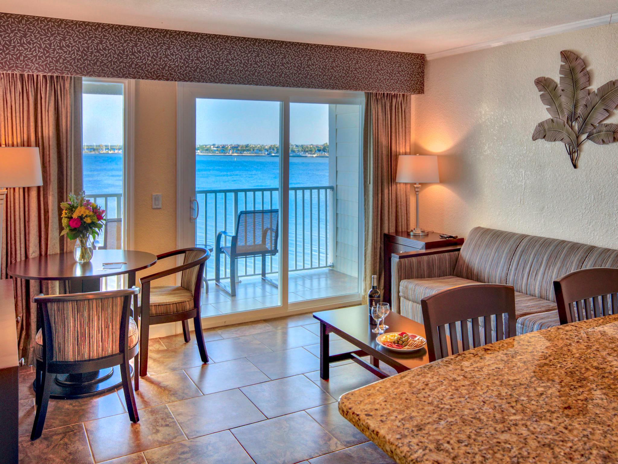 Foto 2 - Apartamento de 1 habitación en Tampa con piscina y vistas al mar