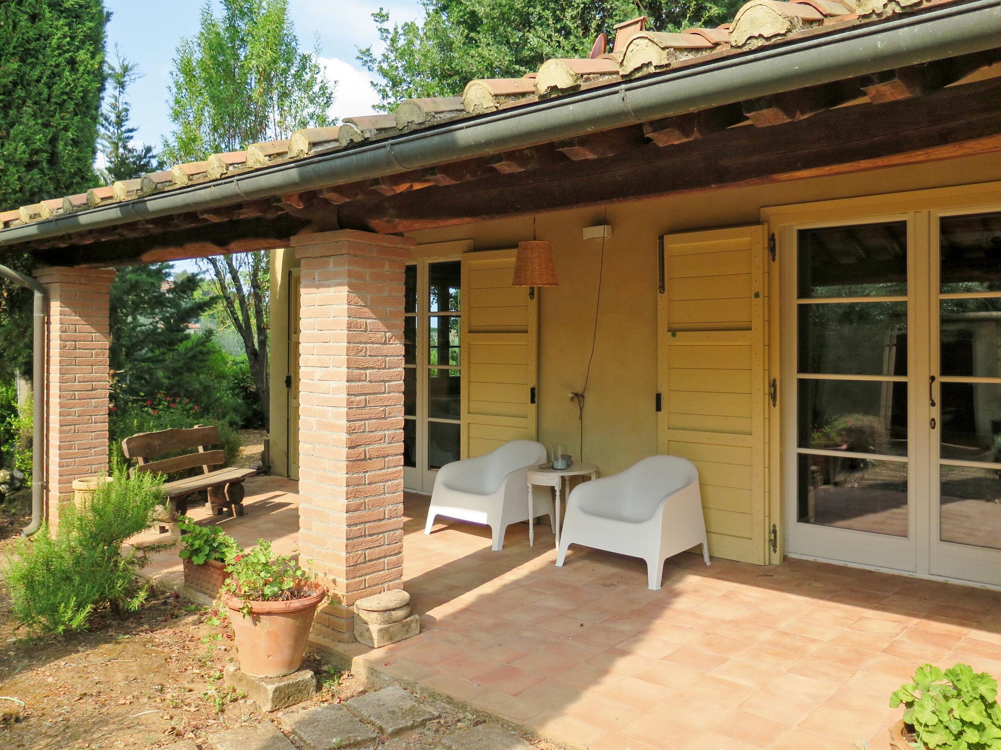 Photo 4 - Maison de 2 chambres à Montescudaio avec jardin et terrasse