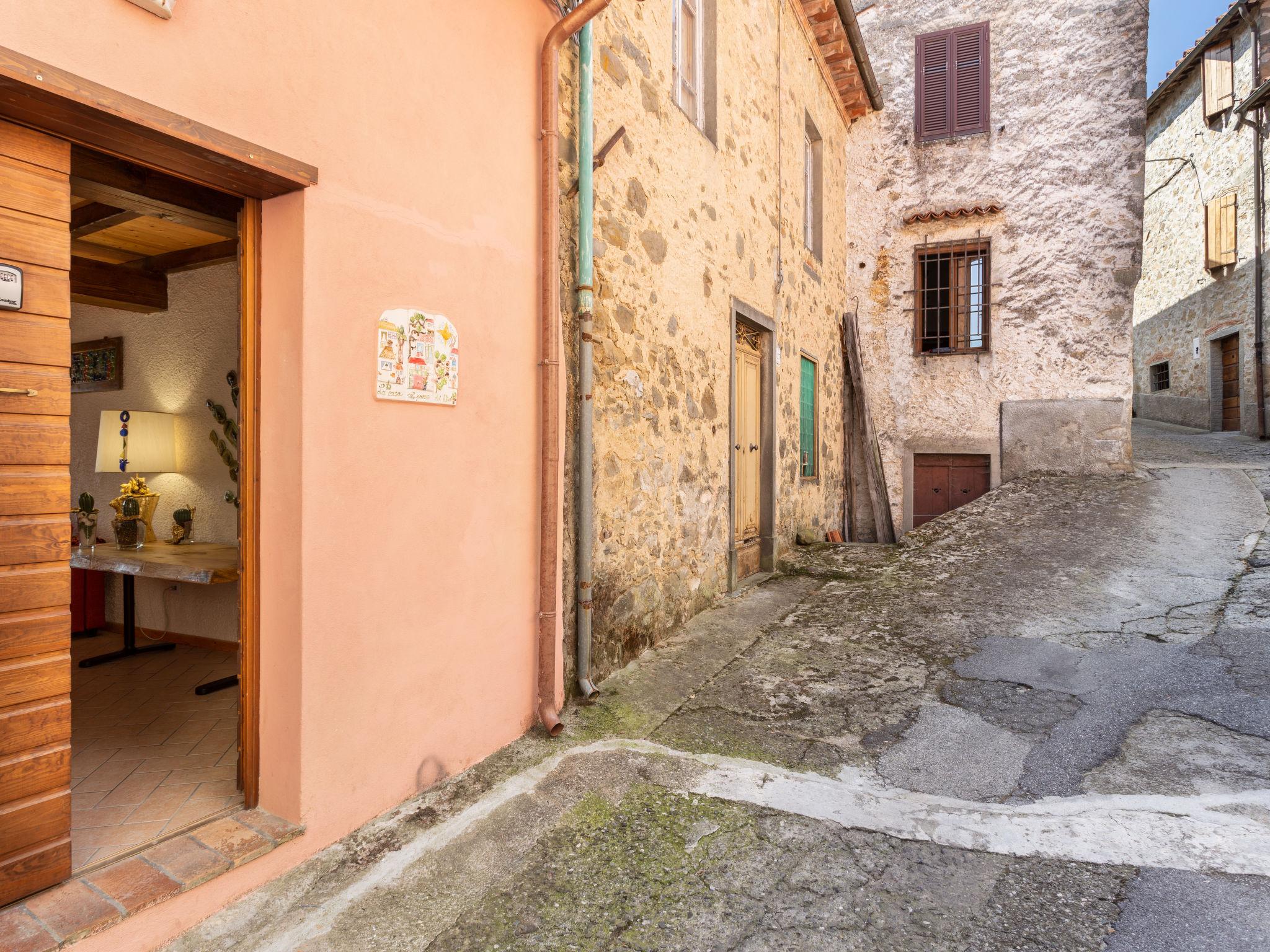 Photo 7 - Maison de 2 chambres à Bagni di Lucca avec piscine privée et terrasse