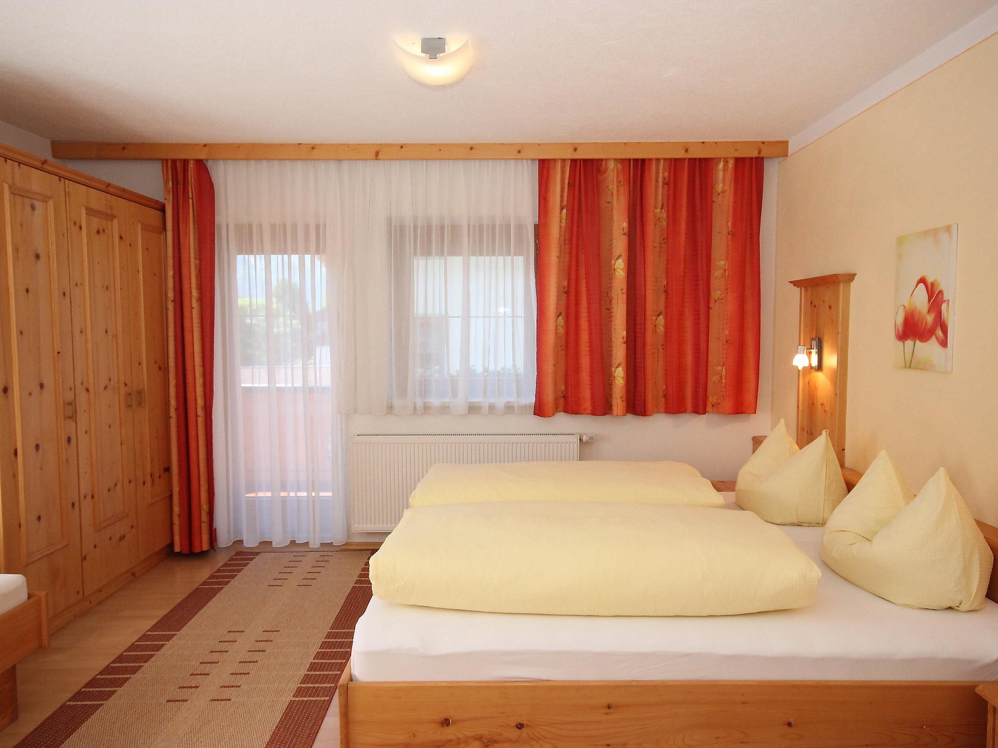 Foto 13 - Appartamento con 3 camere da letto a Aschau im Zillertal con sauna e vista sulle montagne