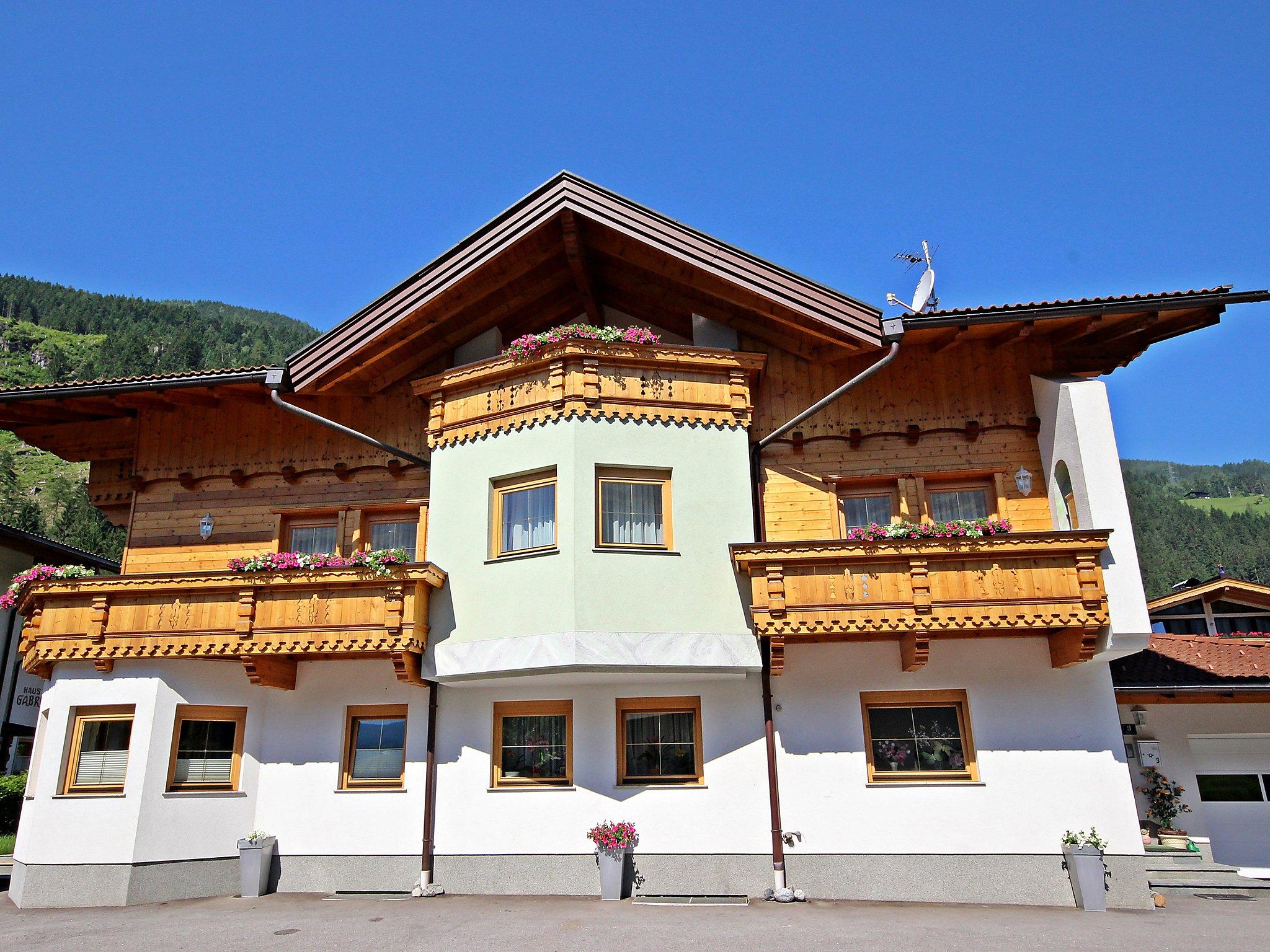 Foto 1 - Apartamento de 3 quartos em Aschau im Zillertal com jardim e sauna