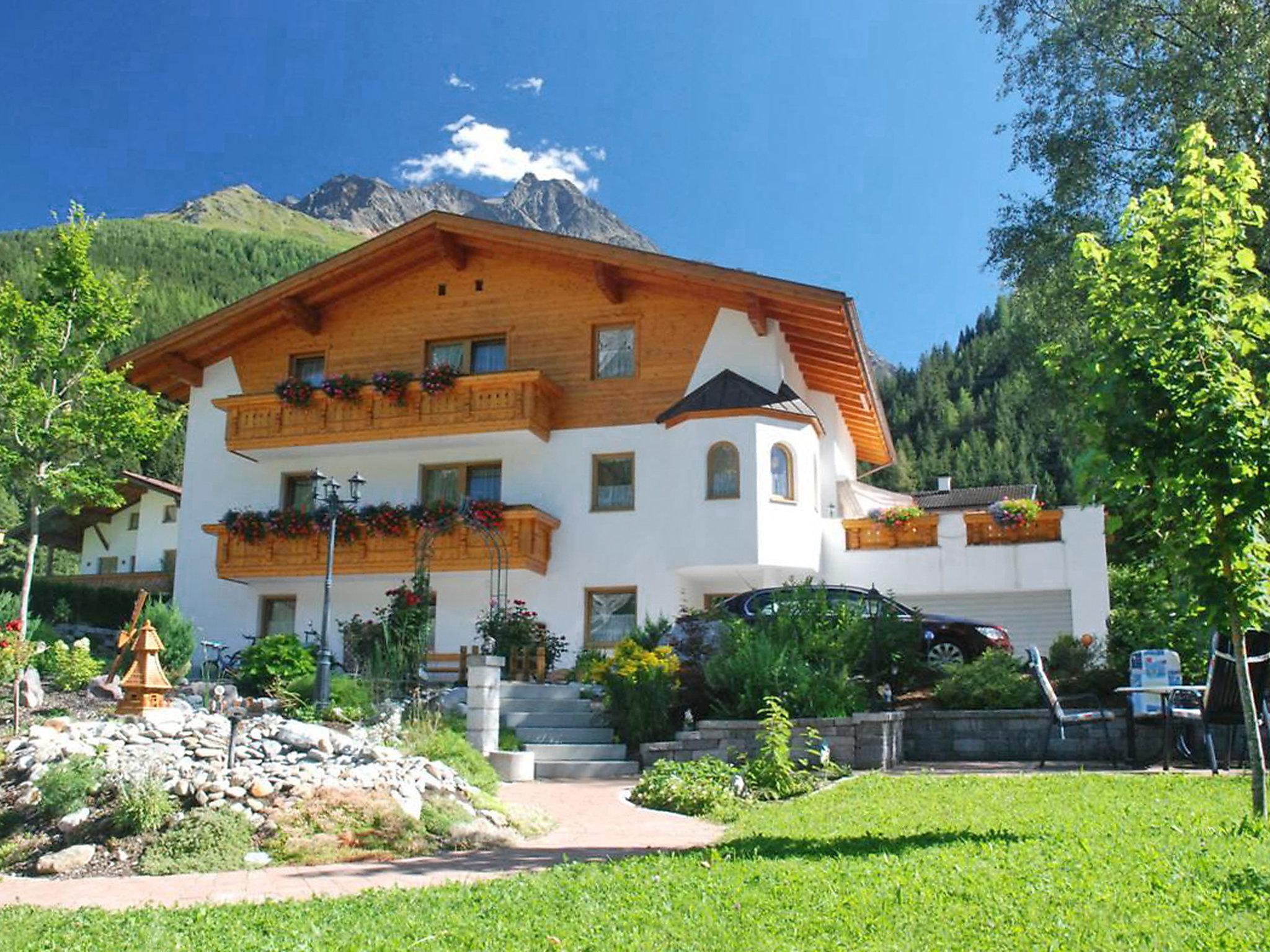 Foto 1 - Apartamento de 4 quartos em Pettneu am Arlberg com jardim e vista para a montanha