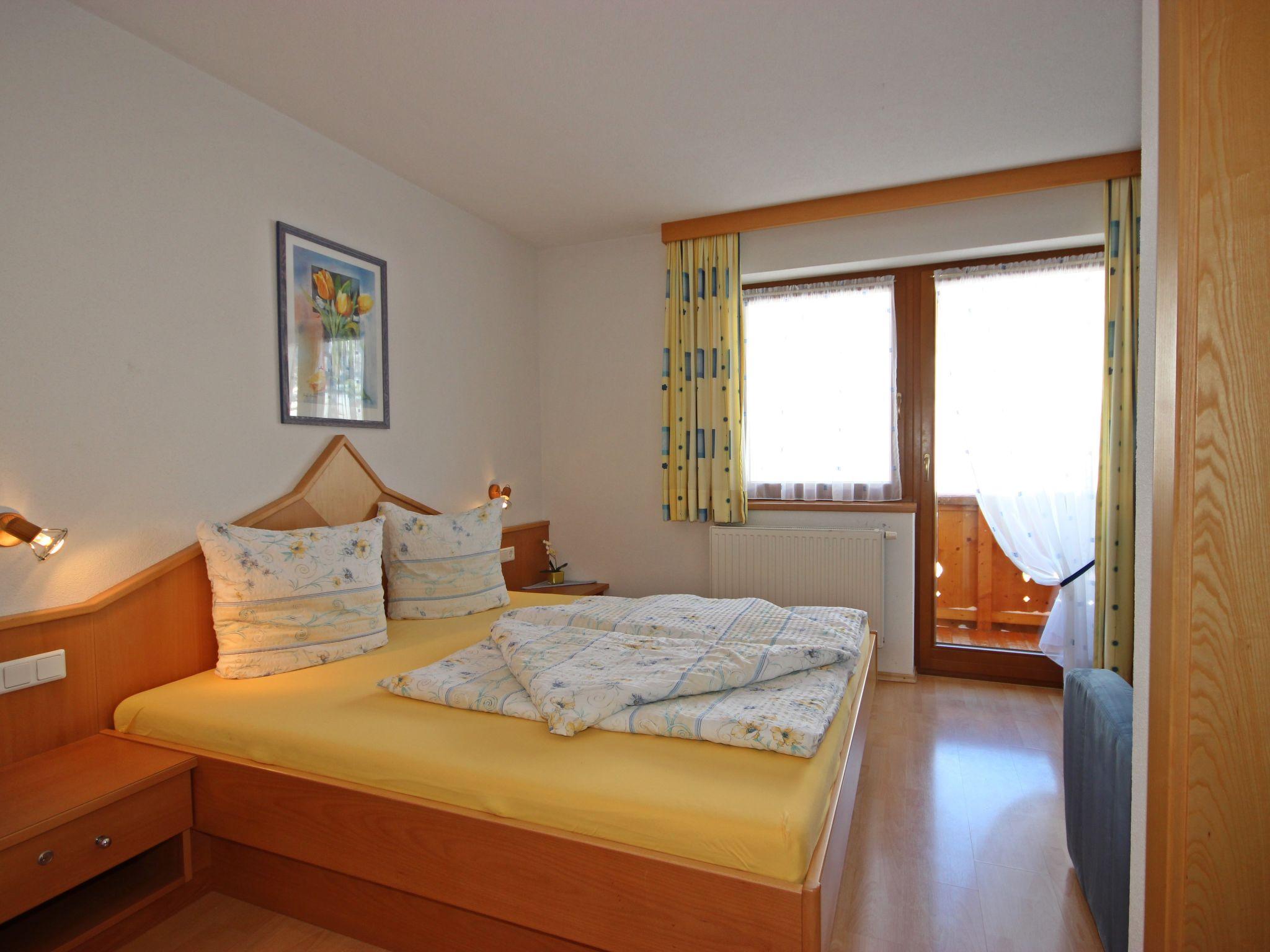 Foto 12 - Apartamento de 4 quartos em Pettneu am Arlberg com jardim e vista para a montanha