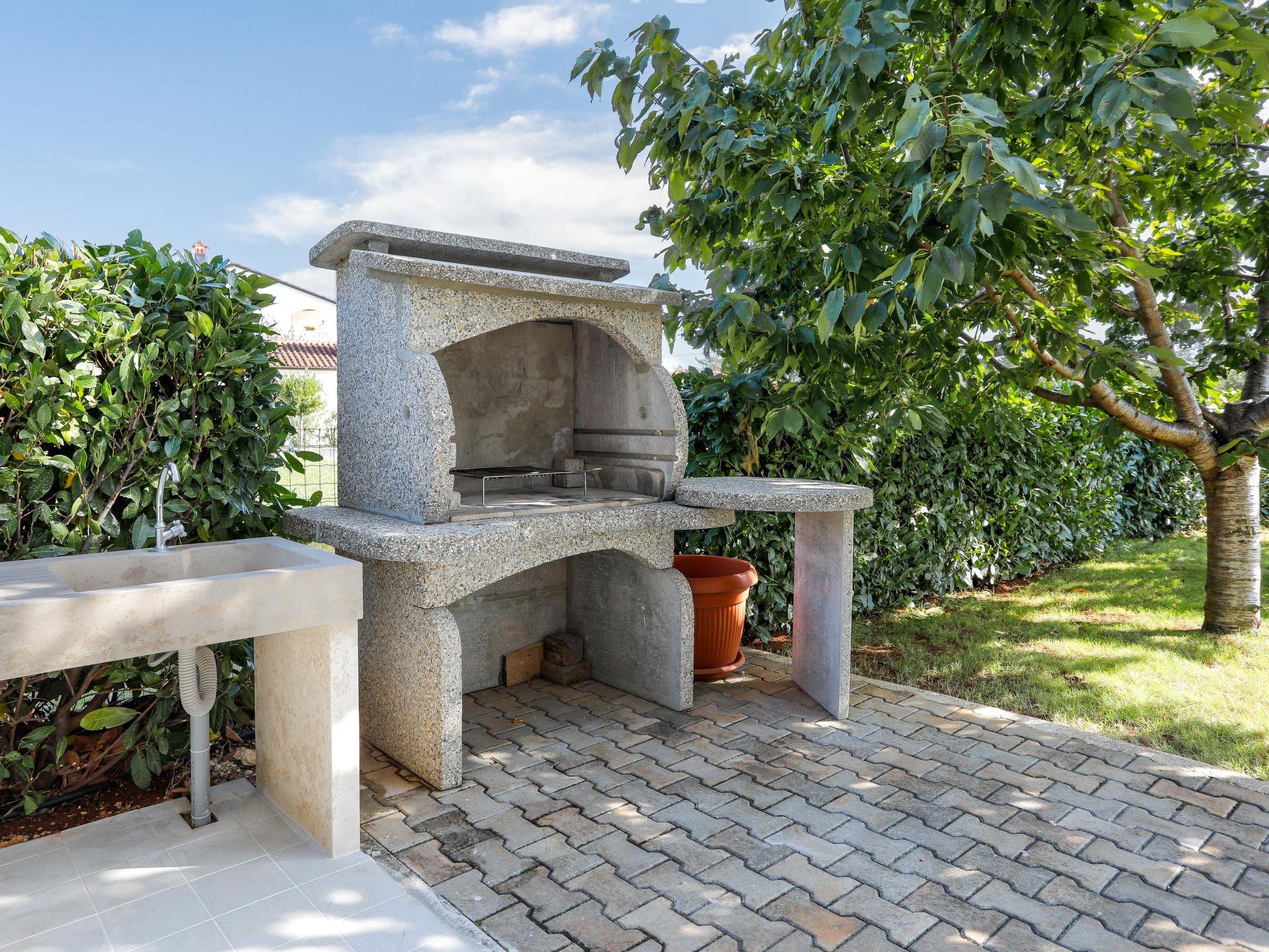 Photo 17 - Maison de 5 chambres à Poreč avec piscine privée et jardin