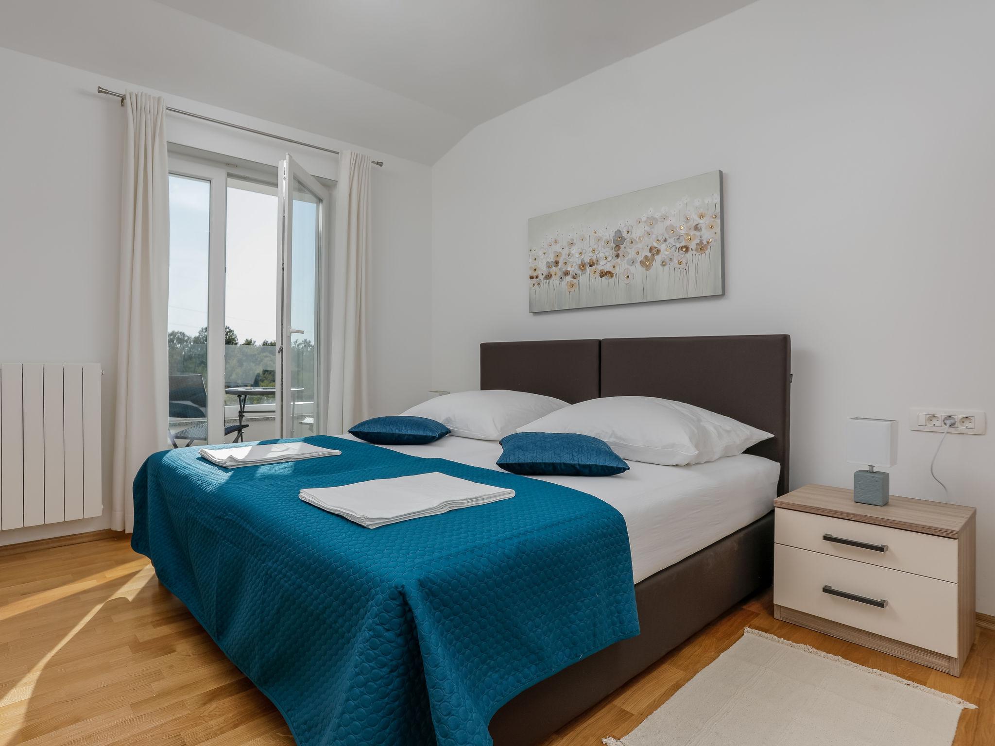 Foto 5 - Casa con 5 camere da letto a Poreč con piscina privata e vista mare