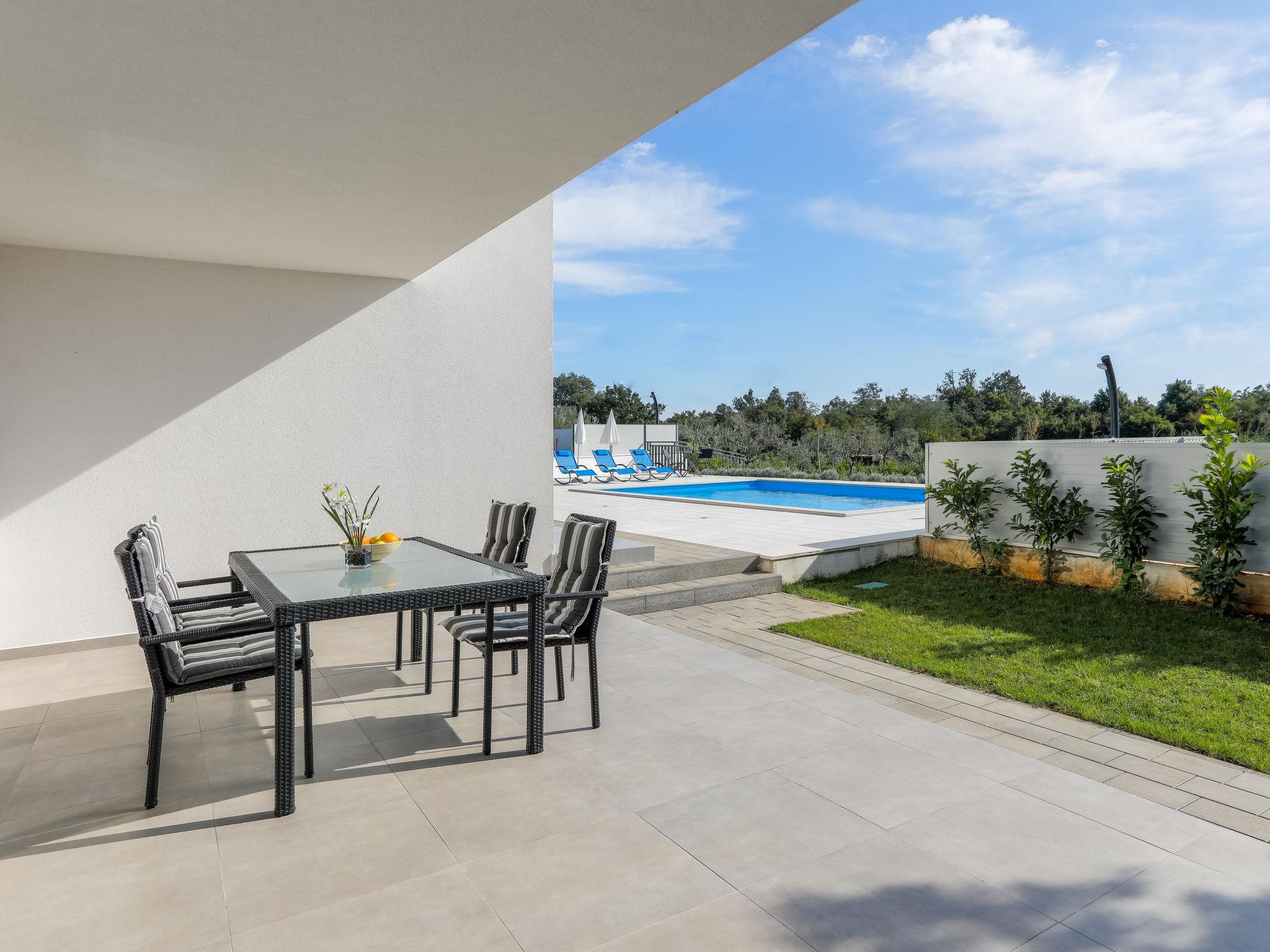 Photo 6 - Maison de 5 chambres à Poreč avec piscine privée et vues à la mer