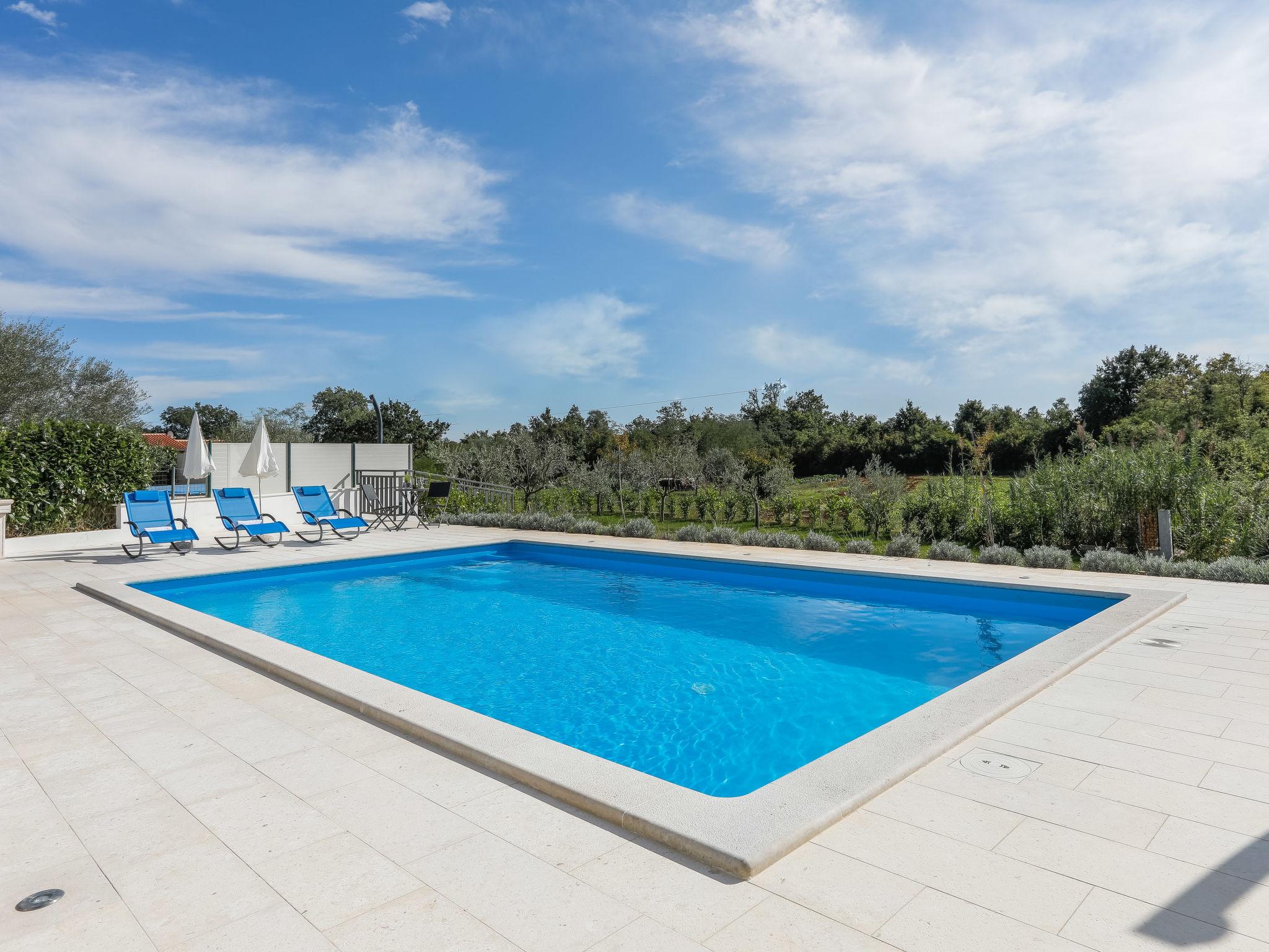 Photo 22 - Maison de 5 chambres à Poreč avec piscine privée et vues à la mer