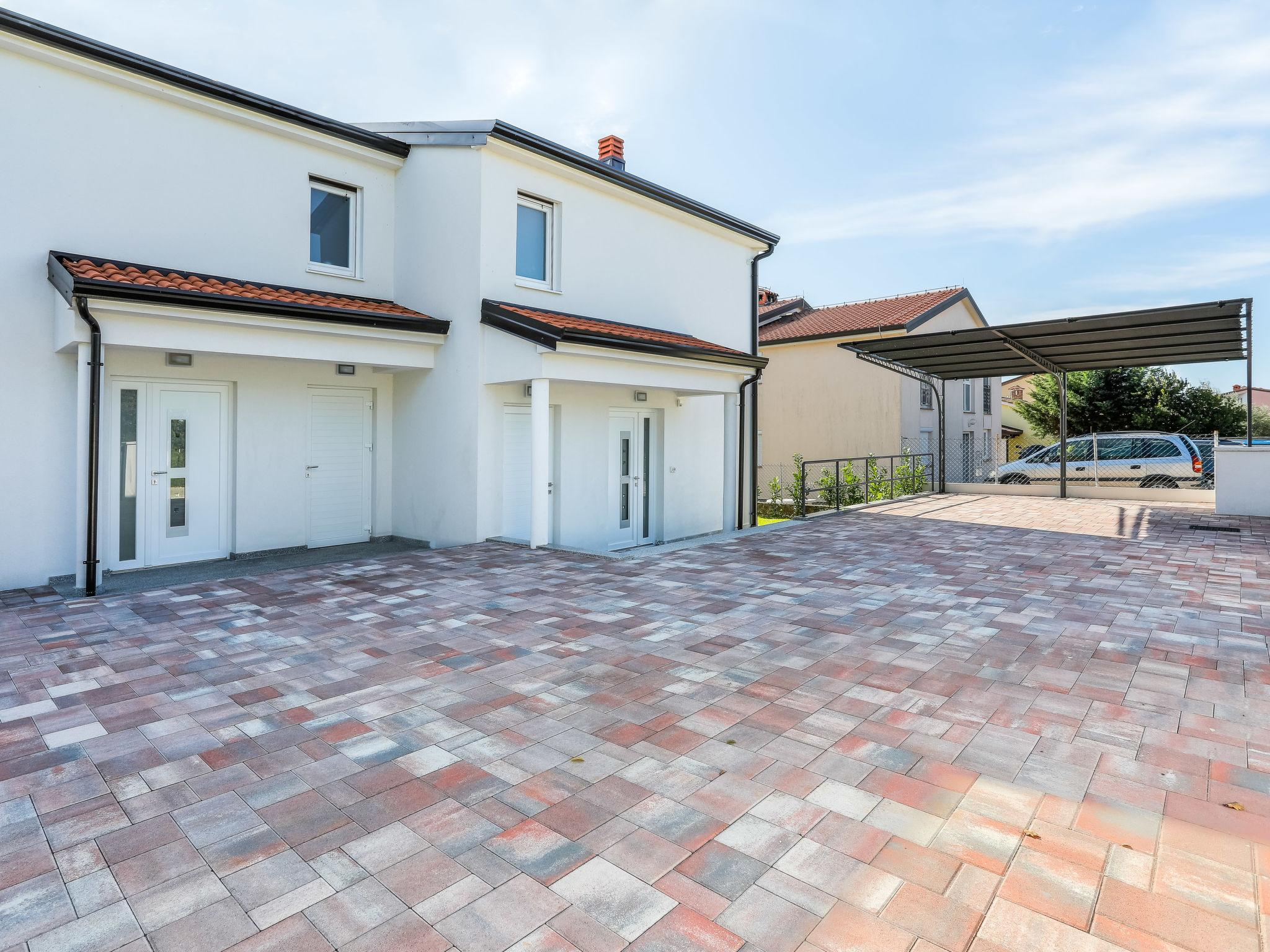 Foto 30 - Casa con 5 camere da letto a Poreč con piscina privata e giardino