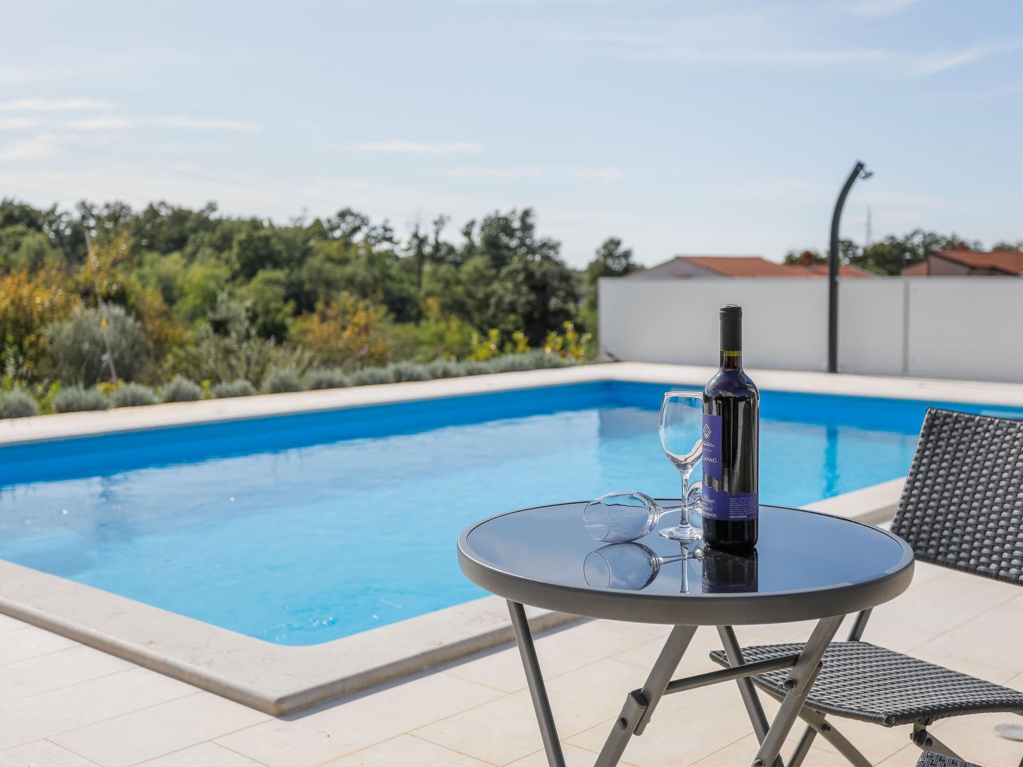 Photo 13 - Maison de 5 chambres à Poreč avec piscine privée et vues à la mer