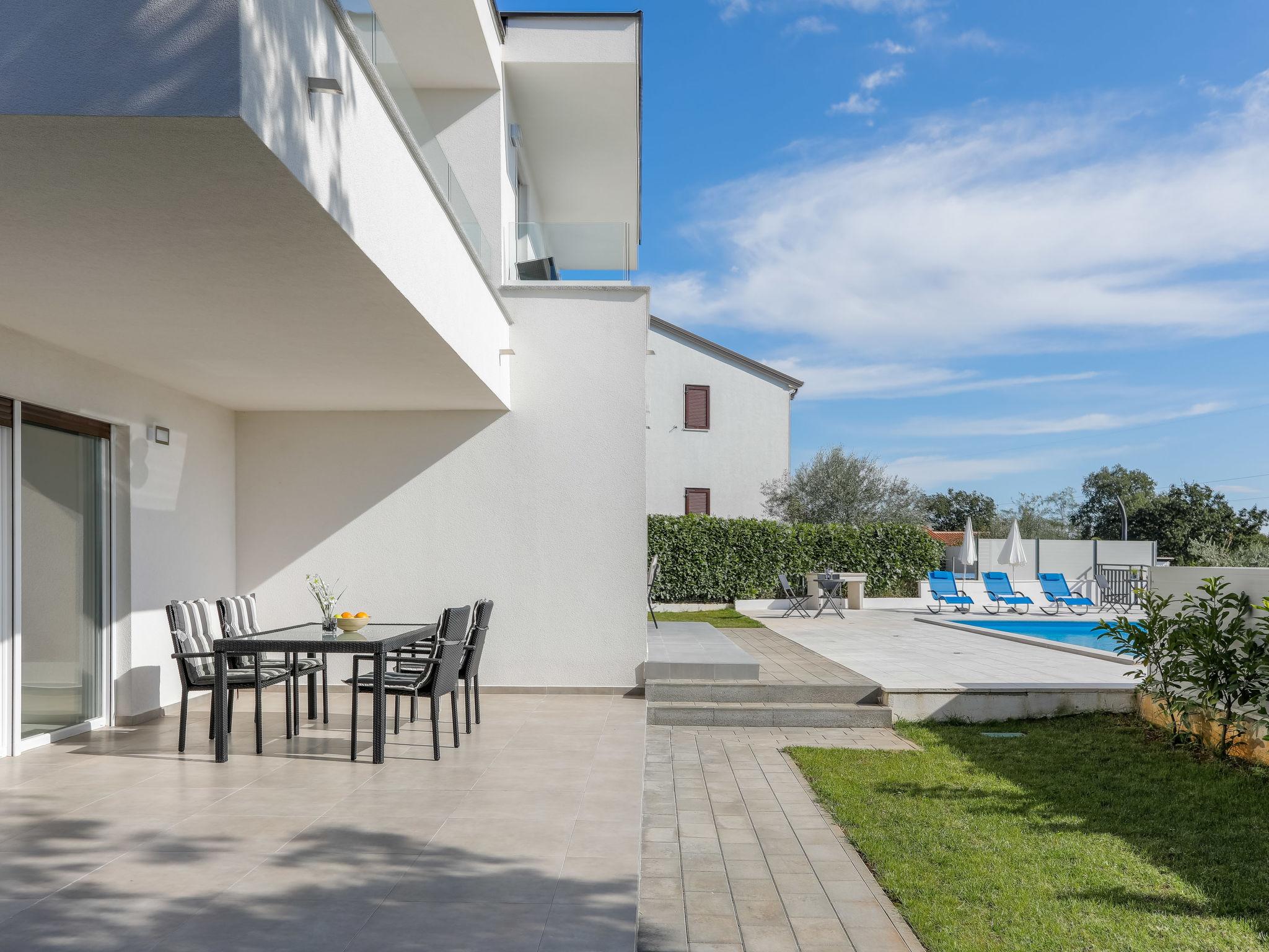 Photo 11 - Maison de 5 chambres à Poreč avec piscine privée et vues à la mer