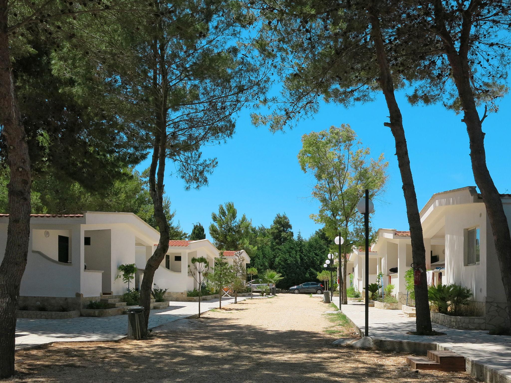 Foto 1 - Haus mit 1 Schlafzimmer in Vieste mit schwimmbad und blick aufs meer