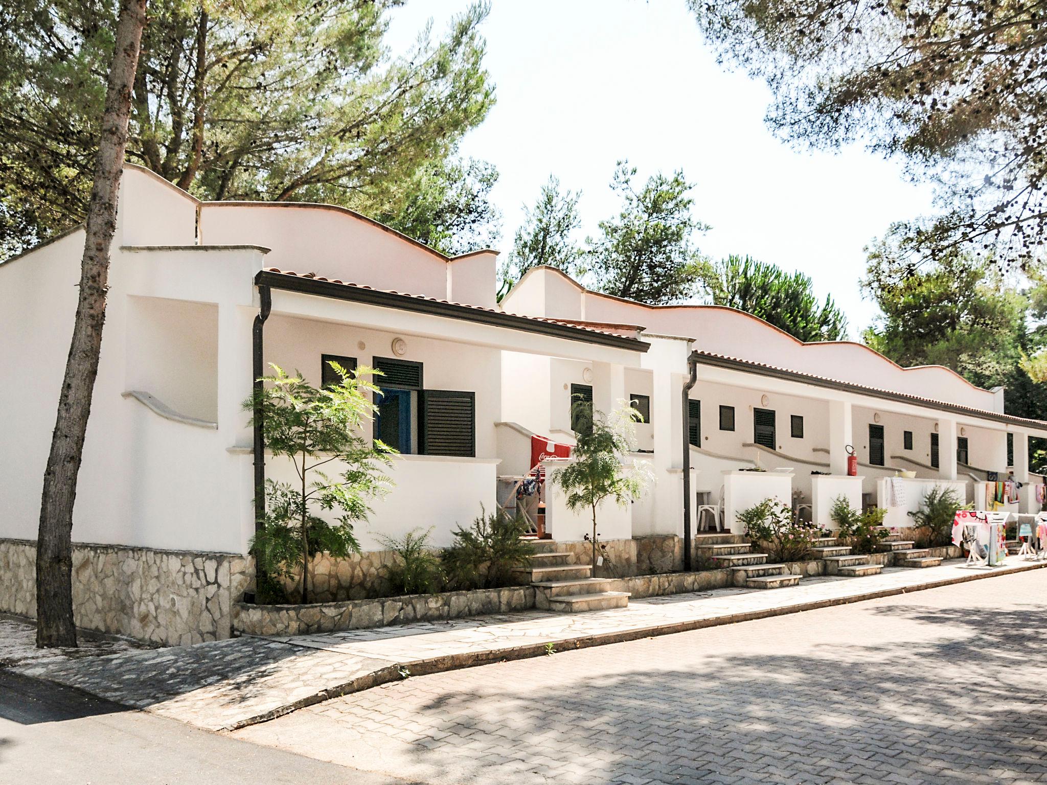 Photo 12 - Maison de 1 chambre à Vieste avec piscine et jardin