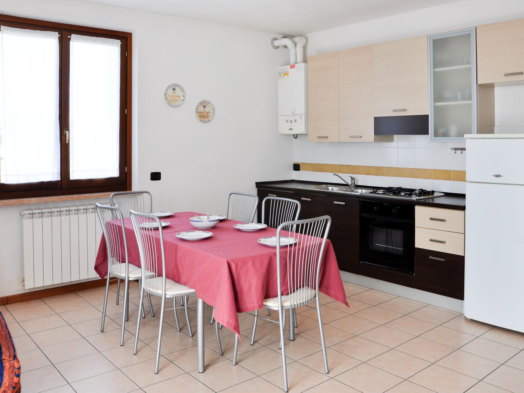 Photo 3 - 2 bedroom Apartment in Lazise with swimming pool and mountain view