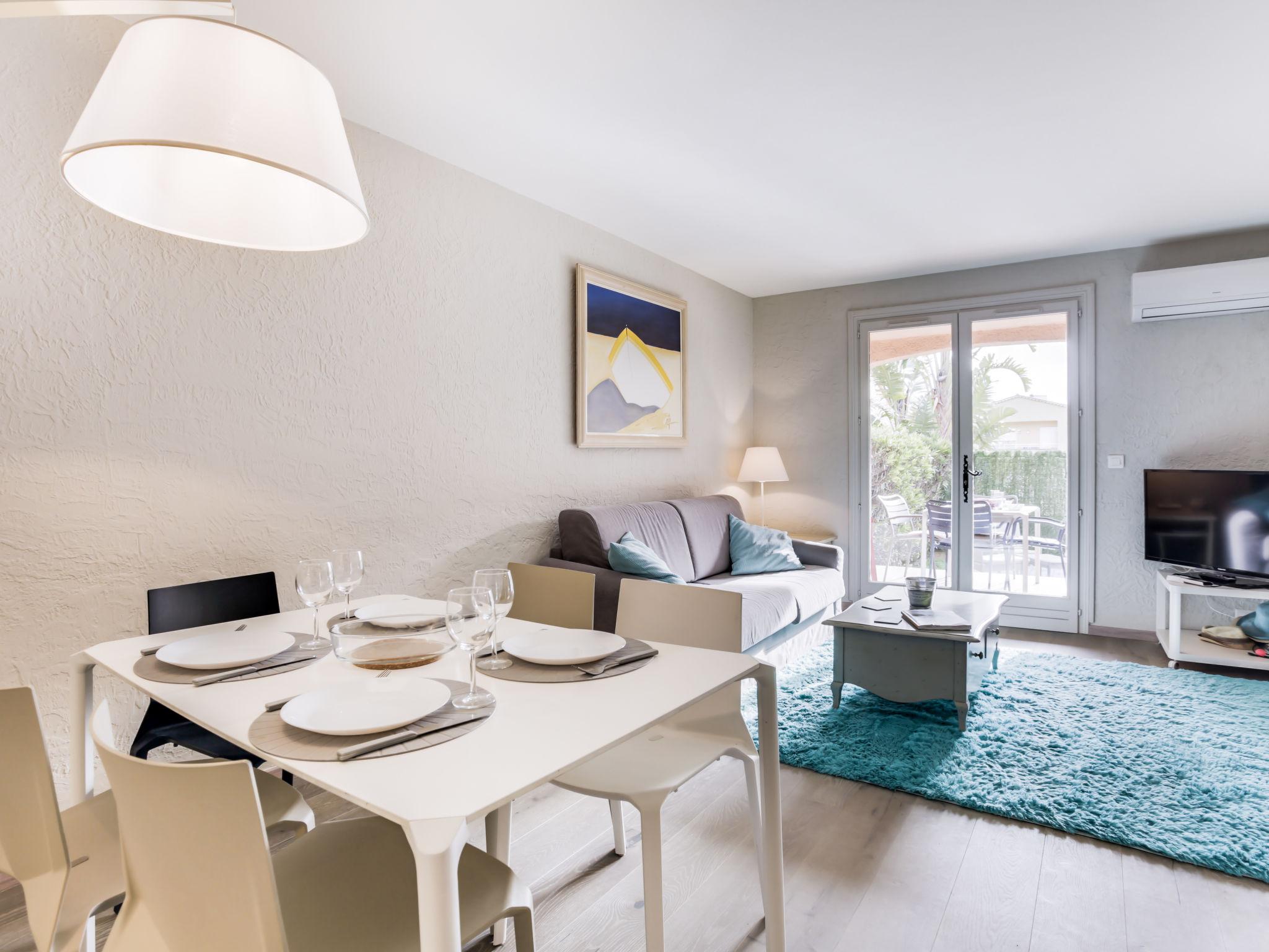 Foto 8 - Apartamento de 1 quarto em Sainte-Maxime com jardim e vistas do mar
