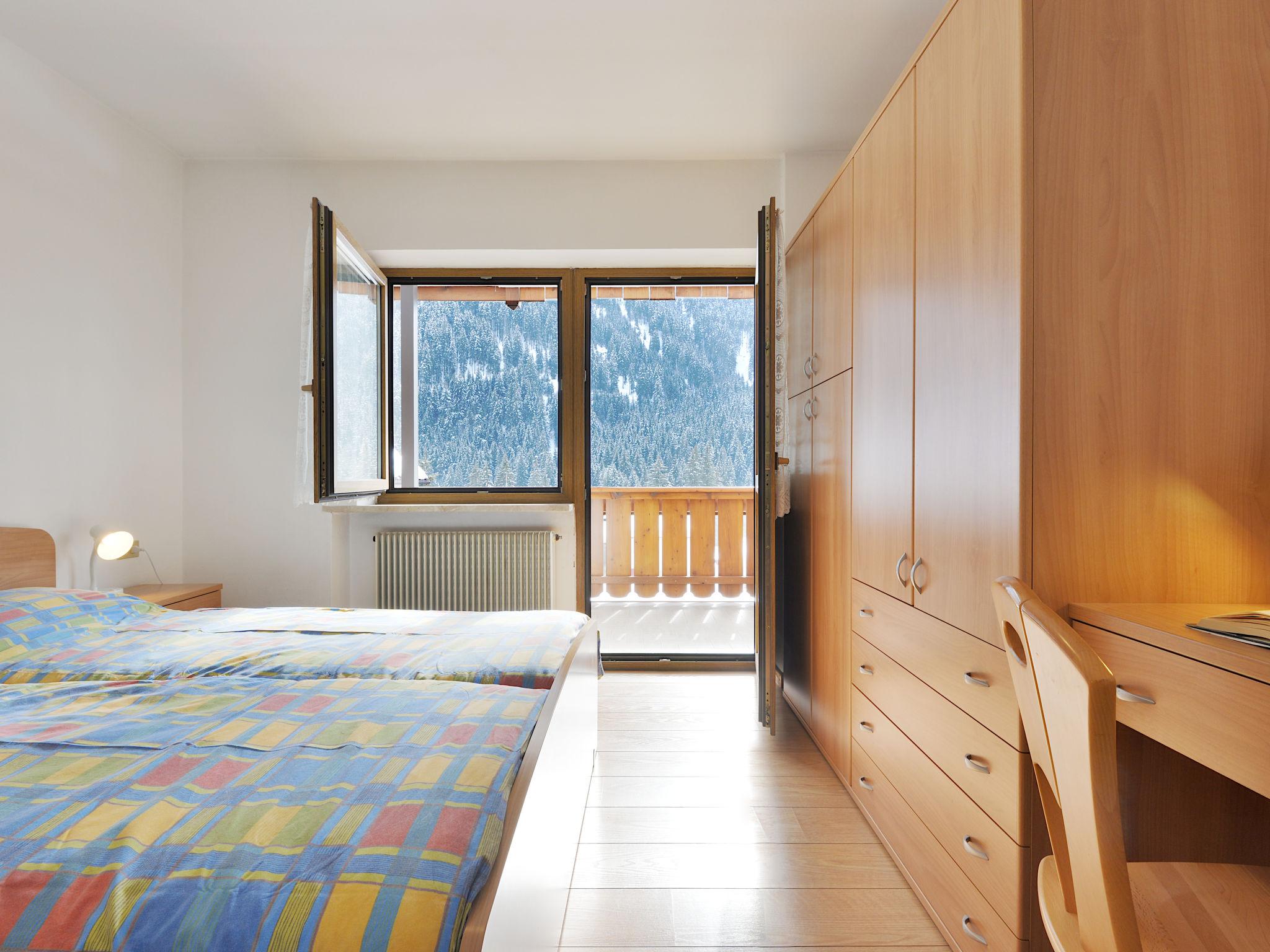 Foto 15 - Appartamento con 3 camere da letto a Mazzin con vista sulle montagne