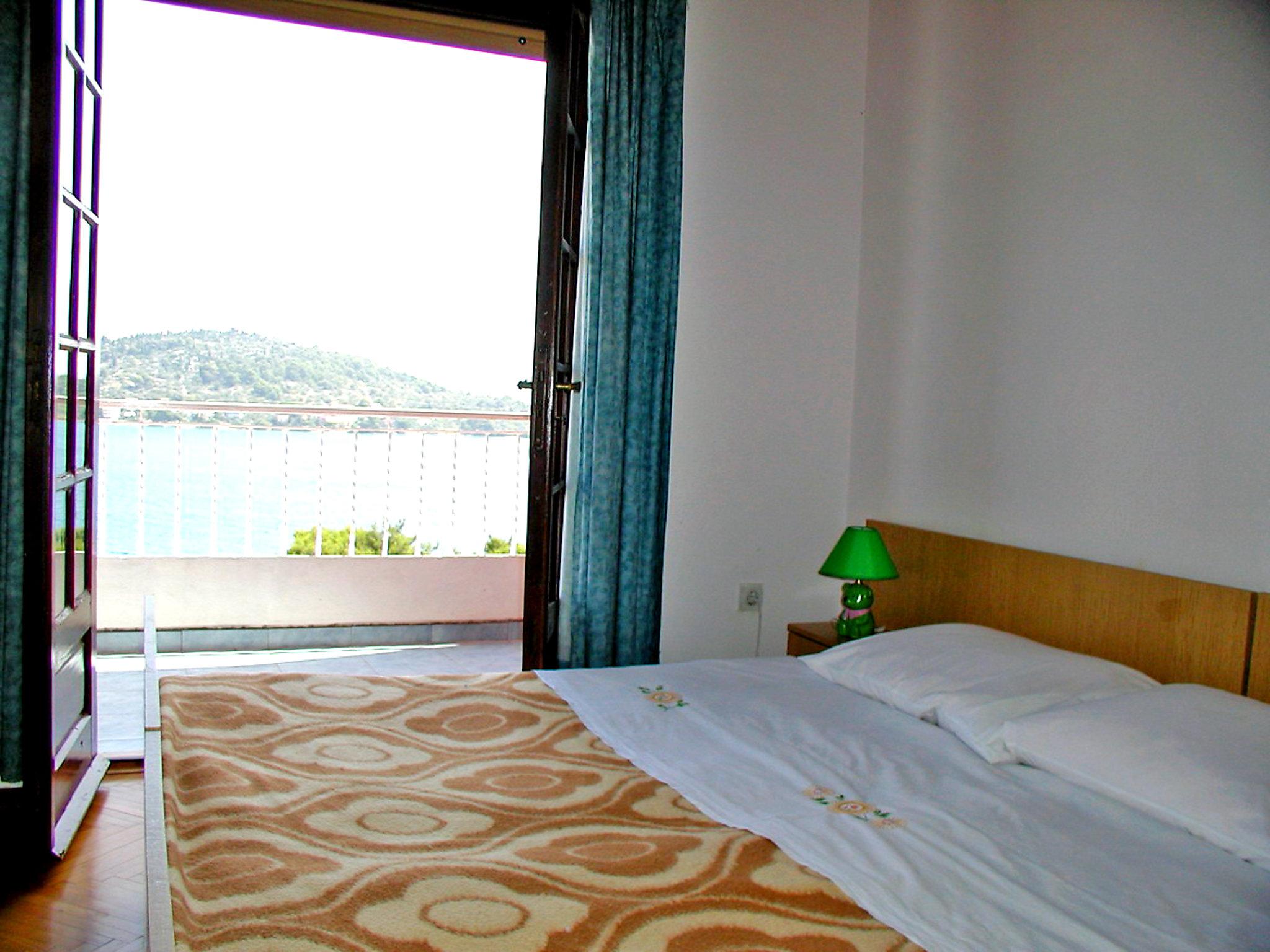 Foto 6 - Apartamento de 2 habitaciones en Kali con piscina y vistas al mar