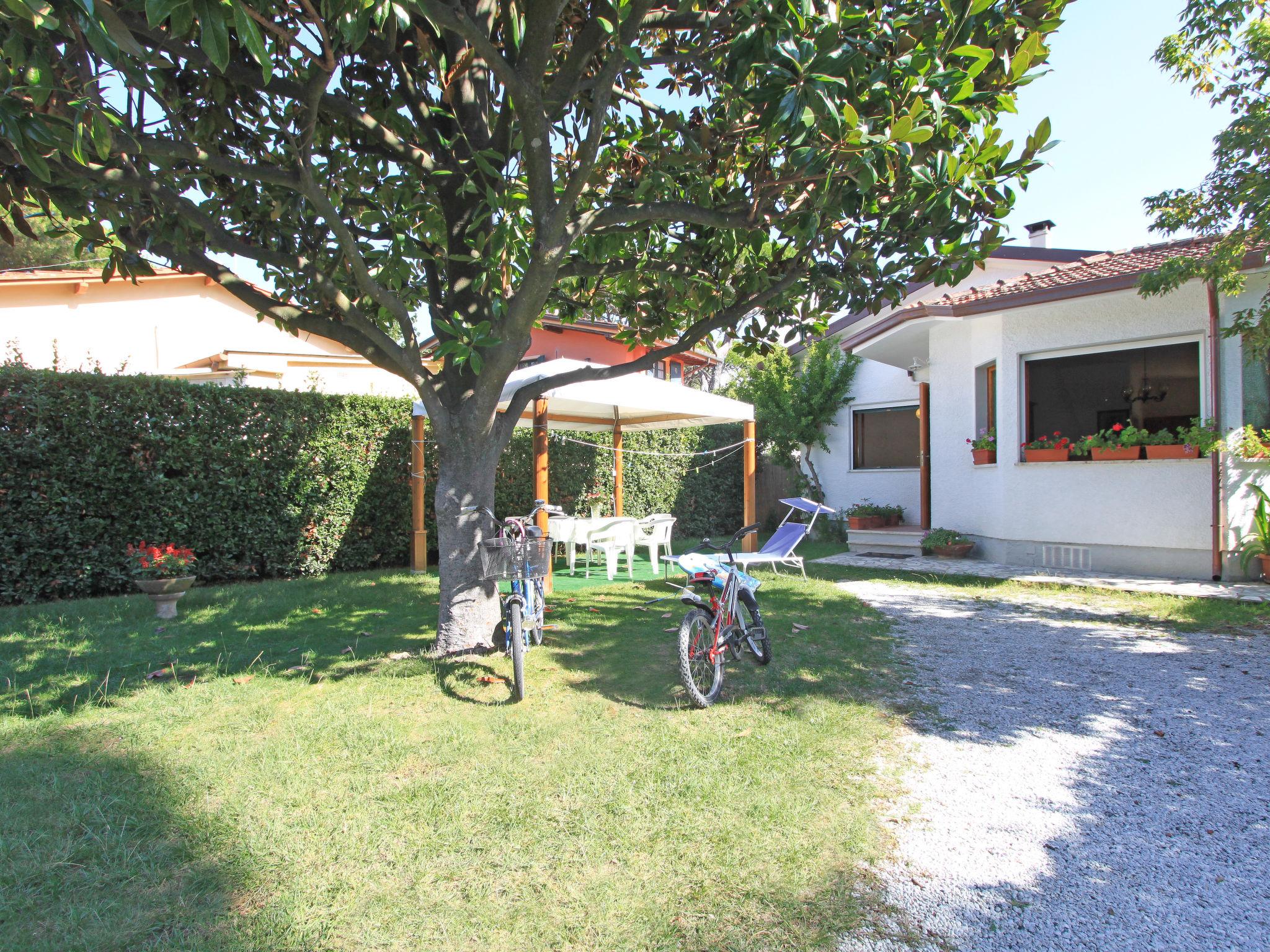 Photo 17 - Maison de 3 chambres à Forte dei Marmi avec jardin et vues à la mer