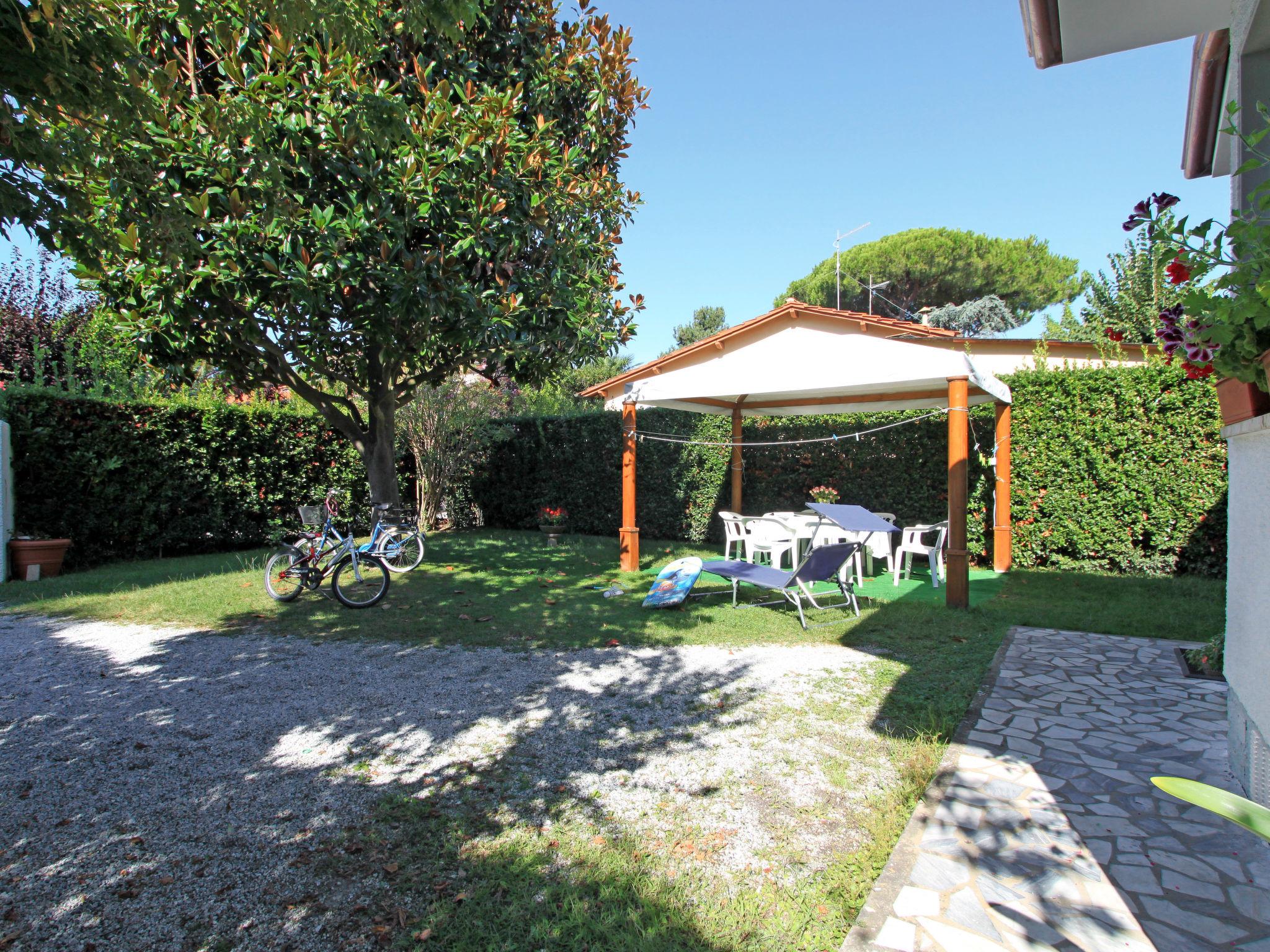 Foto 3 - Casa de 3 habitaciones en Forte dei Marmi con jardín y vistas al mar