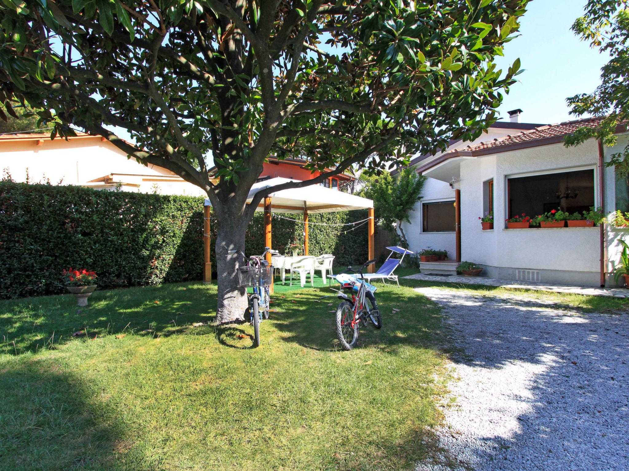 Foto 2 - Casa de 3 habitaciones en Forte dei Marmi con jardín y vistas al mar