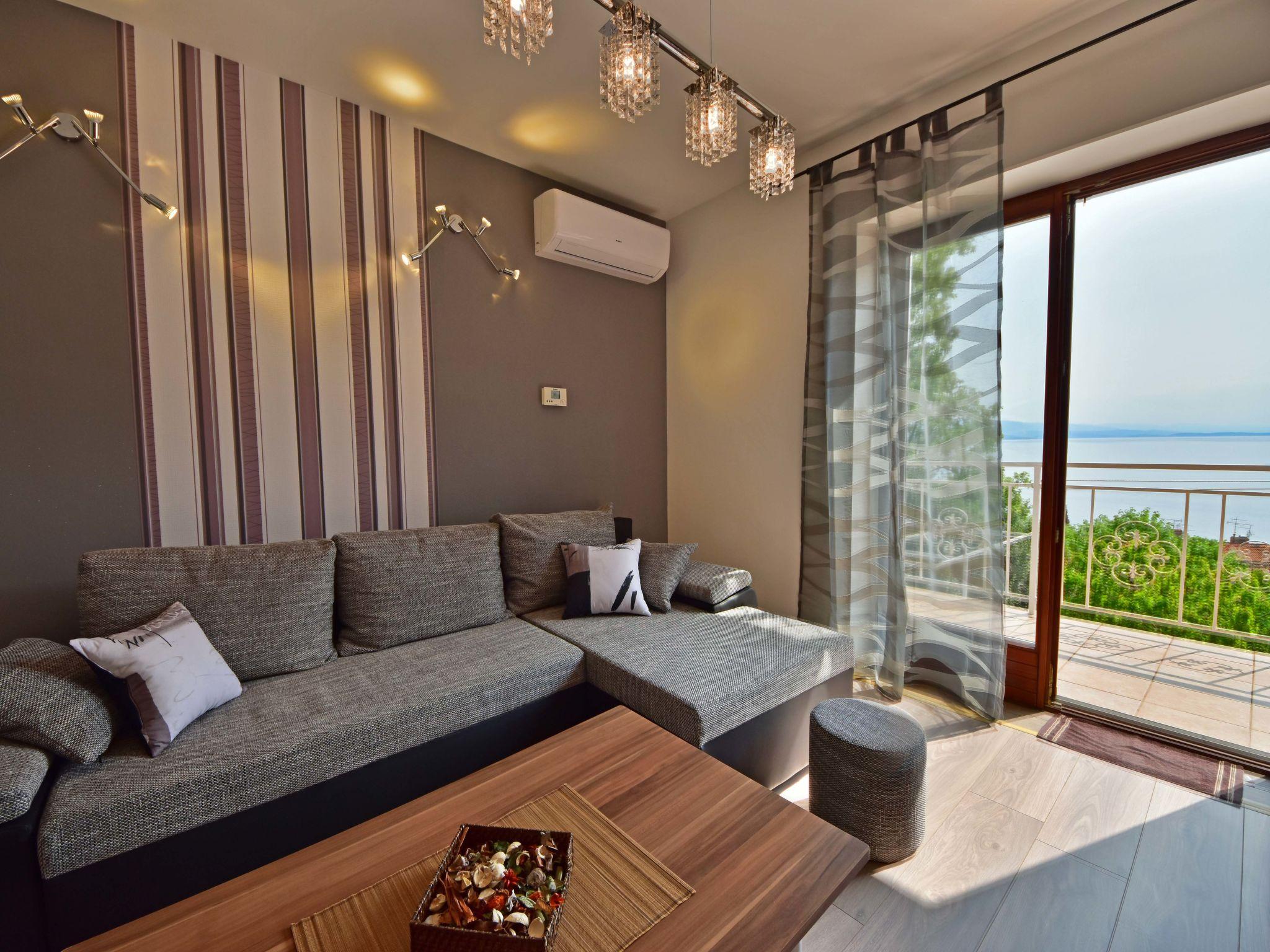 Foto 2 - Casa con 2 camere da letto a Opatija con giardino e terrazza