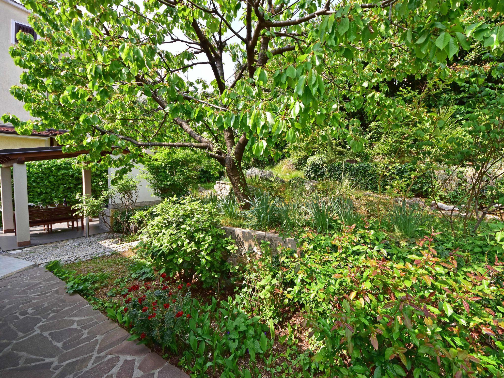 Photo 26 - Maison de 2 chambres à Opatija avec jardin et terrasse