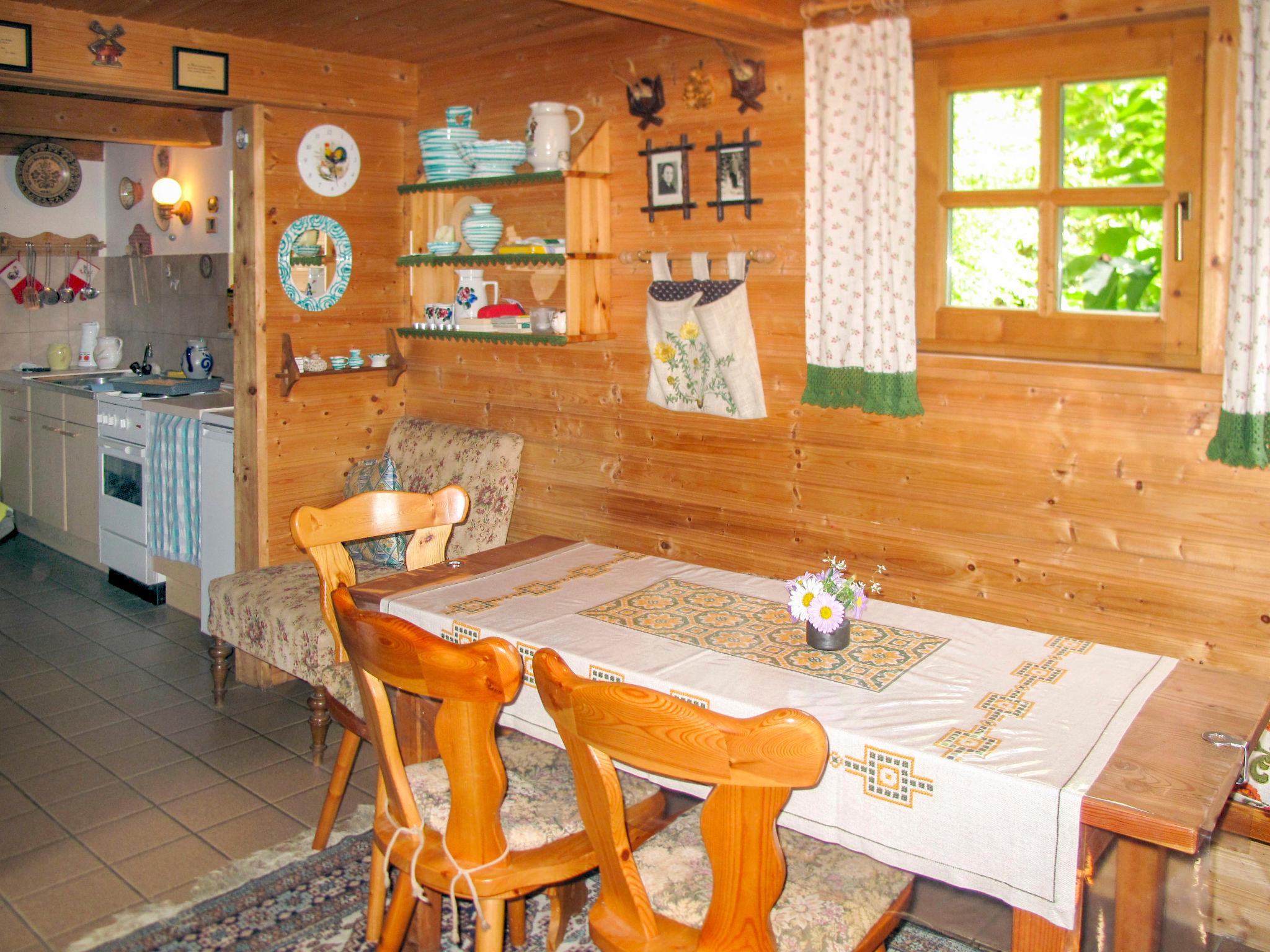 Photo 2 - Maison de 1 chambre à Treffen am Ossiacher See avec jardin et vues sur la montagne