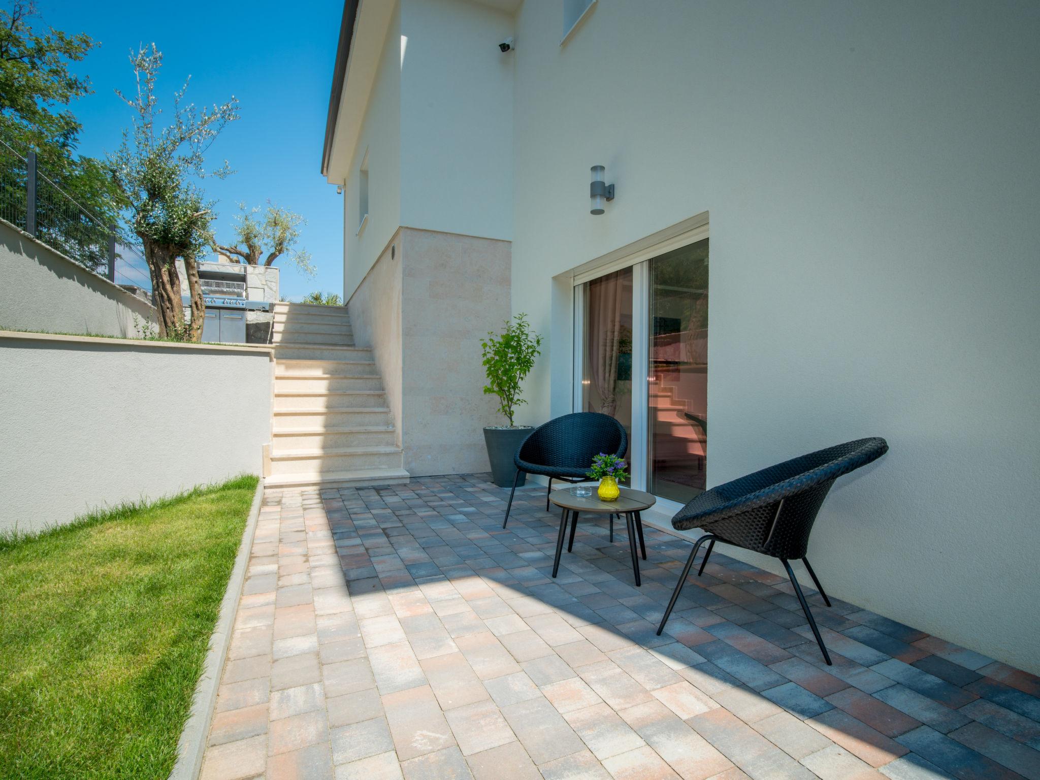 Photo 21 - Maison de 3 chambres à Dobrinj avec piscine privée et vues à la mer