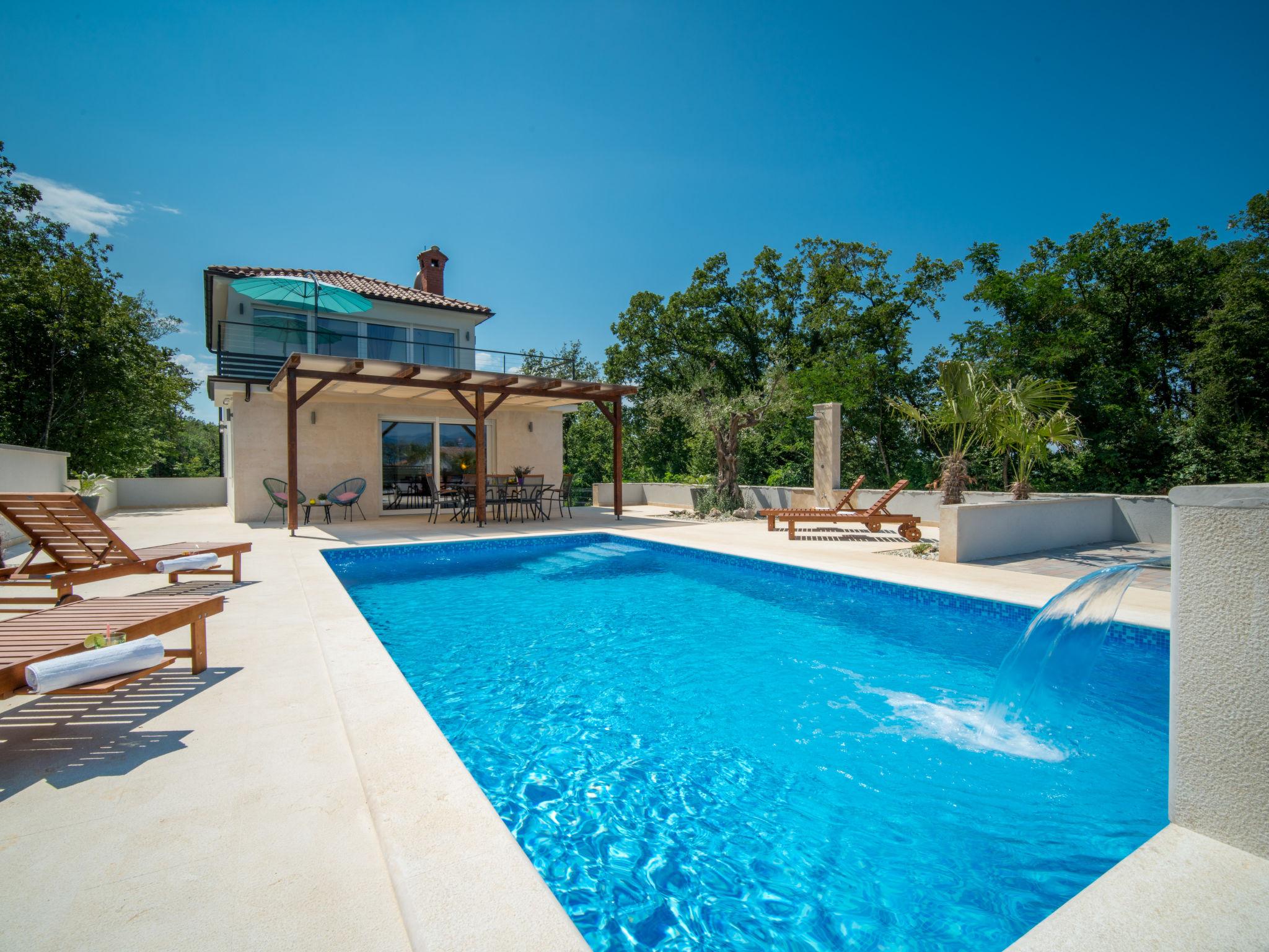 Photo 1 - Maison de 3 chambres à Dobrinj avec piscine privée et vues à la mer