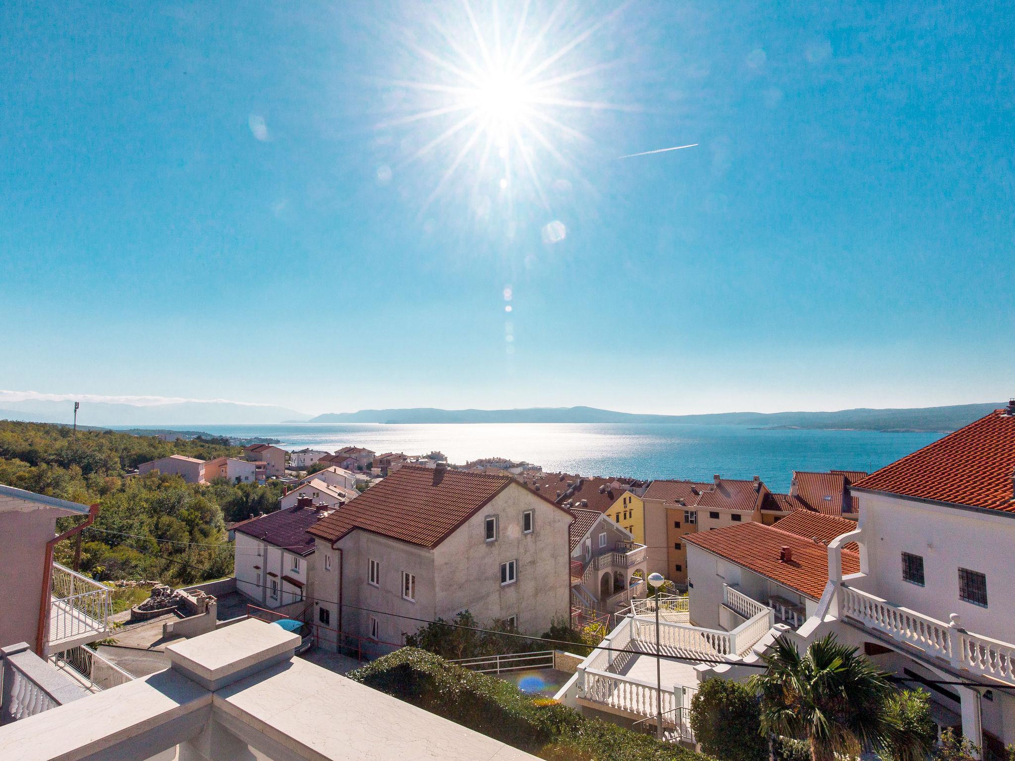 Foto 19 - Apartamento de 2 habitaciones en Crikvenica con piscina y vistas al mar
