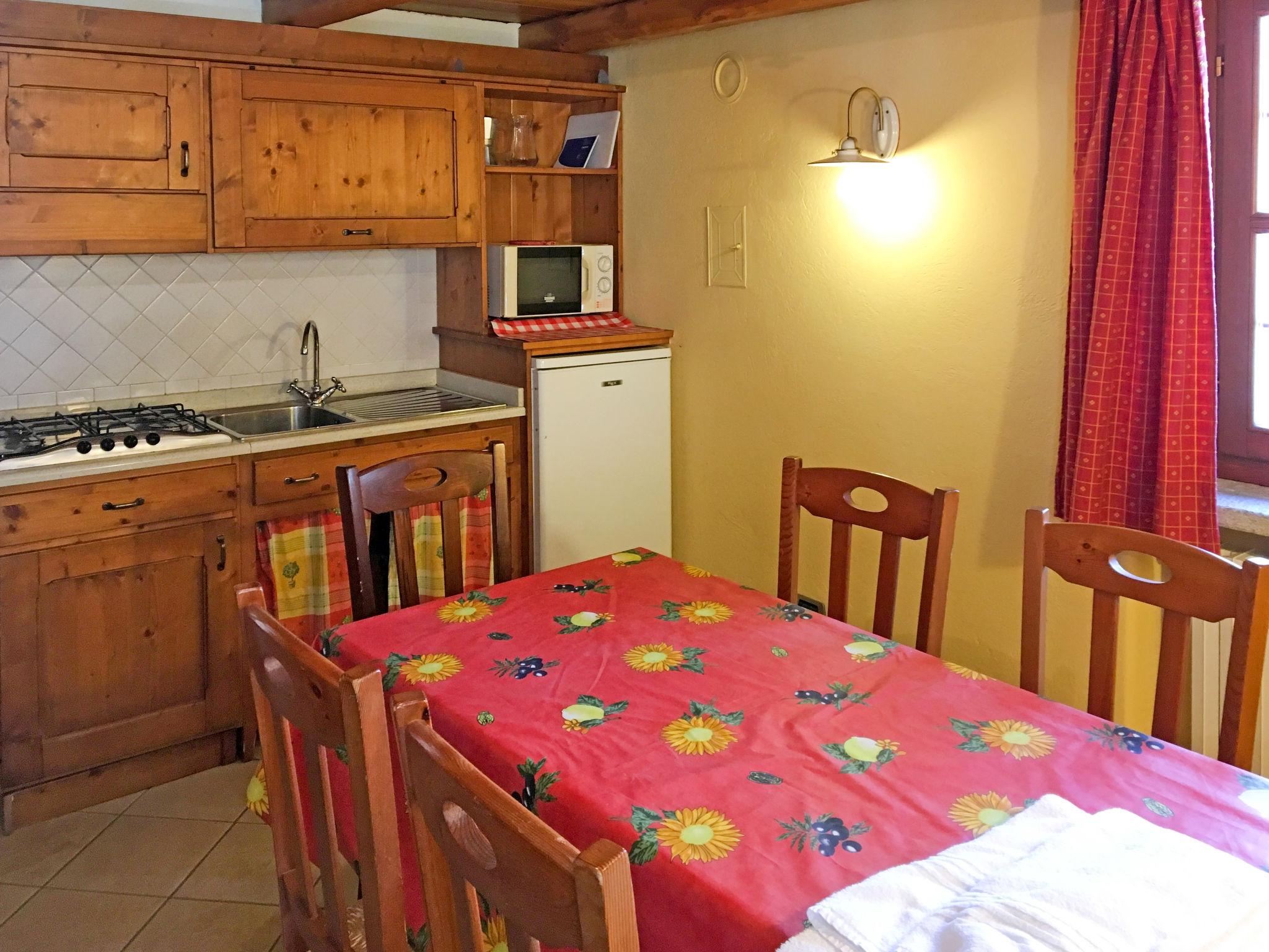 Photo 4 - 2 bedroom Apartment in Sampeyre with swimming pool and garden