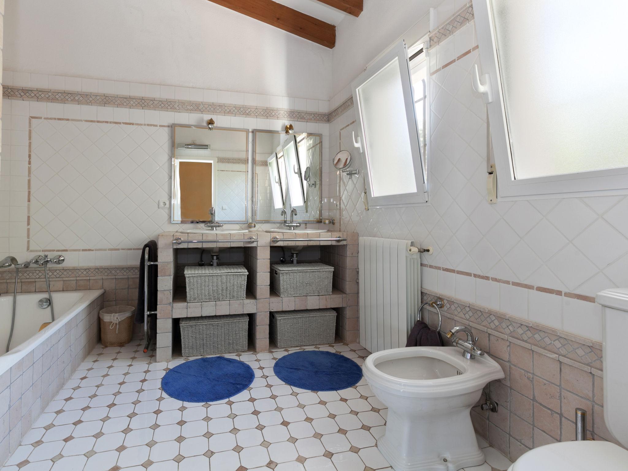 Foto 5 - Casa con 5 camere da letto a Pego con piscina privata e giardino