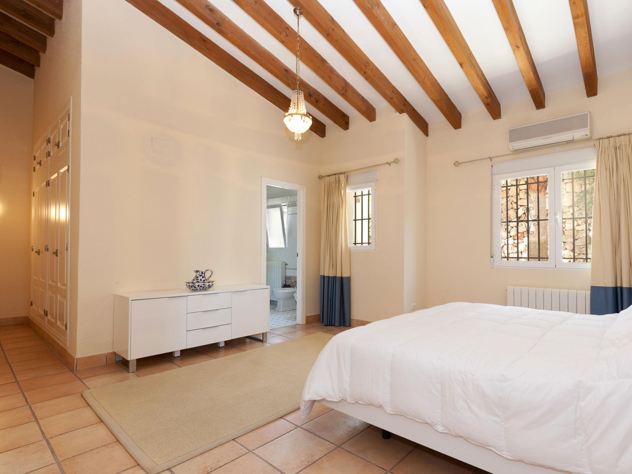 Foto 4 - Casa con 5 camere da letto a Pego con piscina privata e giardino