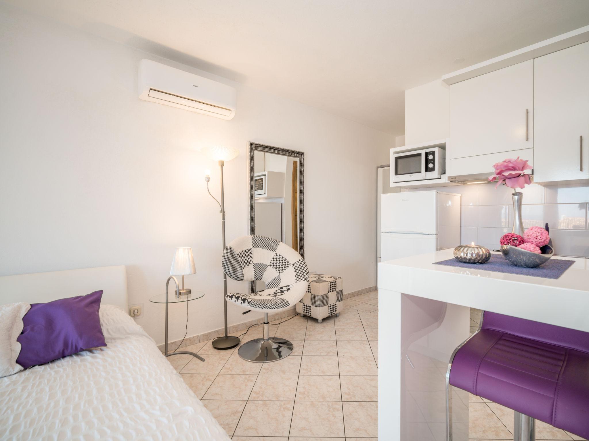 Foto 7 - Apartamento em Okrug com piscina e jardim