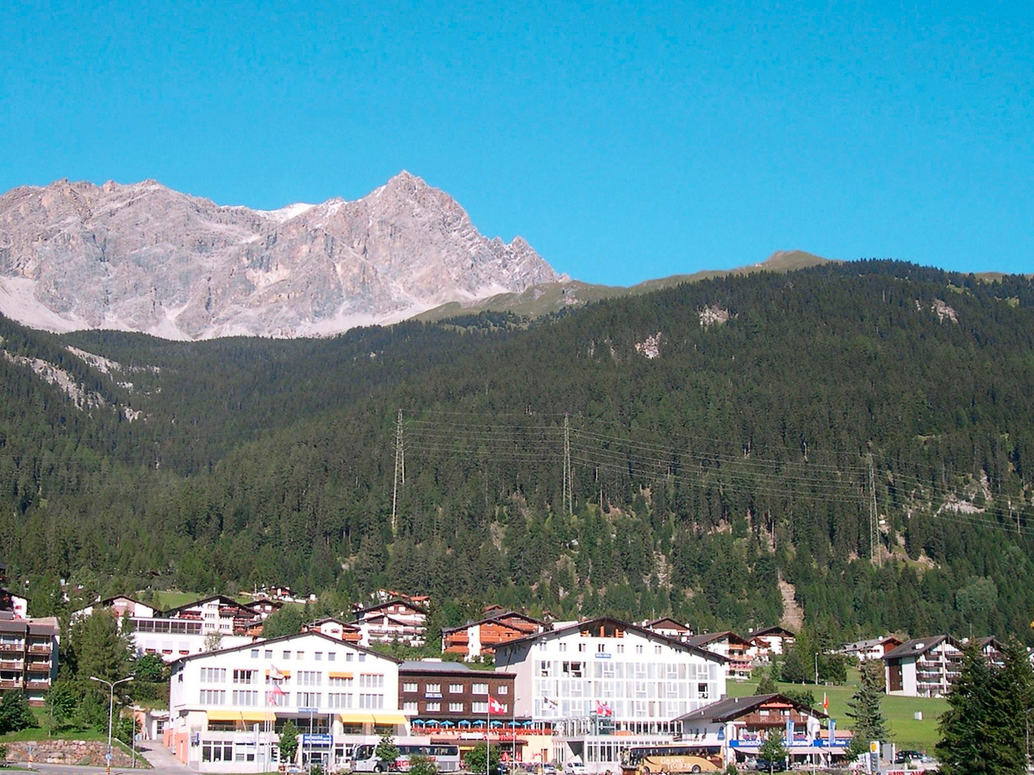 Foto 1 - Appartamento con 3 camere da letto a Surses con vista sulle montagne