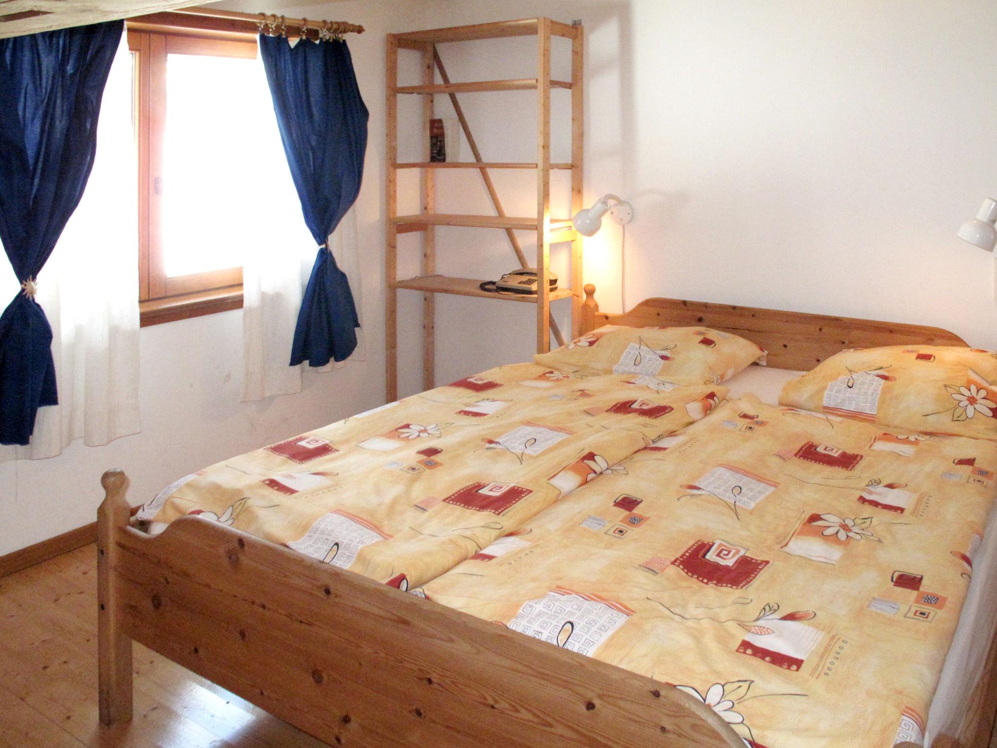 Foto 4 - Appartamento con 3 camere da letto a Surses con vista sulle montagne