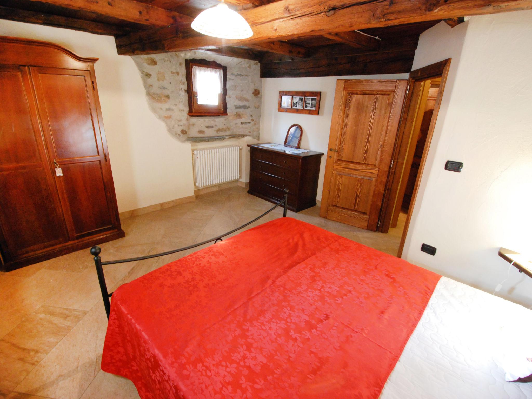 Foto 10 - Apartment mit 1 Schlafzimmer in Fénis mit garten und blick auf die berge