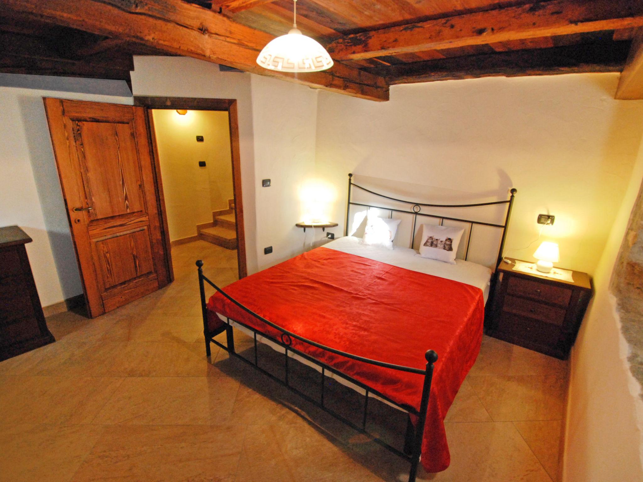 Foto 9 - Apartment mit 1 Schlafzimmer in Fénis mit garten und blick auf die berge
