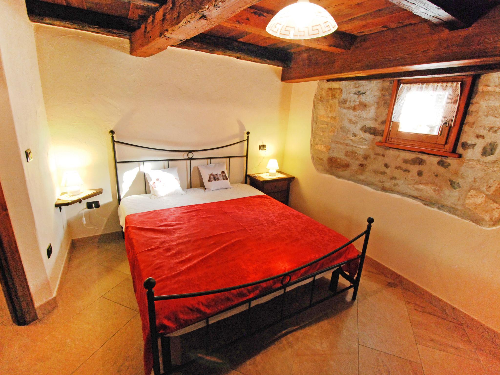 Foto 5 - Apartment mit 1 Schlafzimmer in Fénis mit garten und blick auf die berge