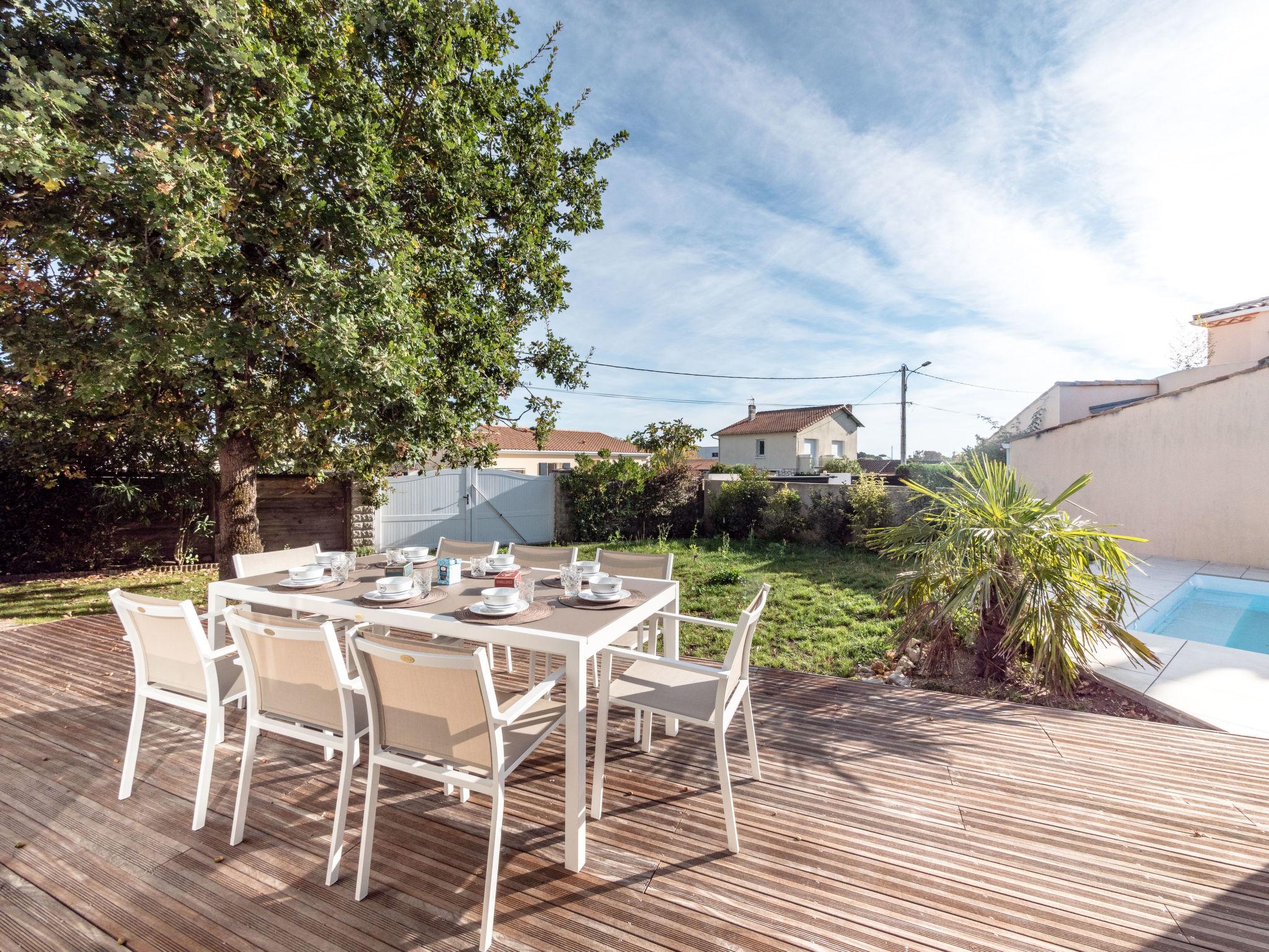 Foto 2 - Casa de 5 quartos em Saint-Palais-sur-Mer com piscina privada e jardim