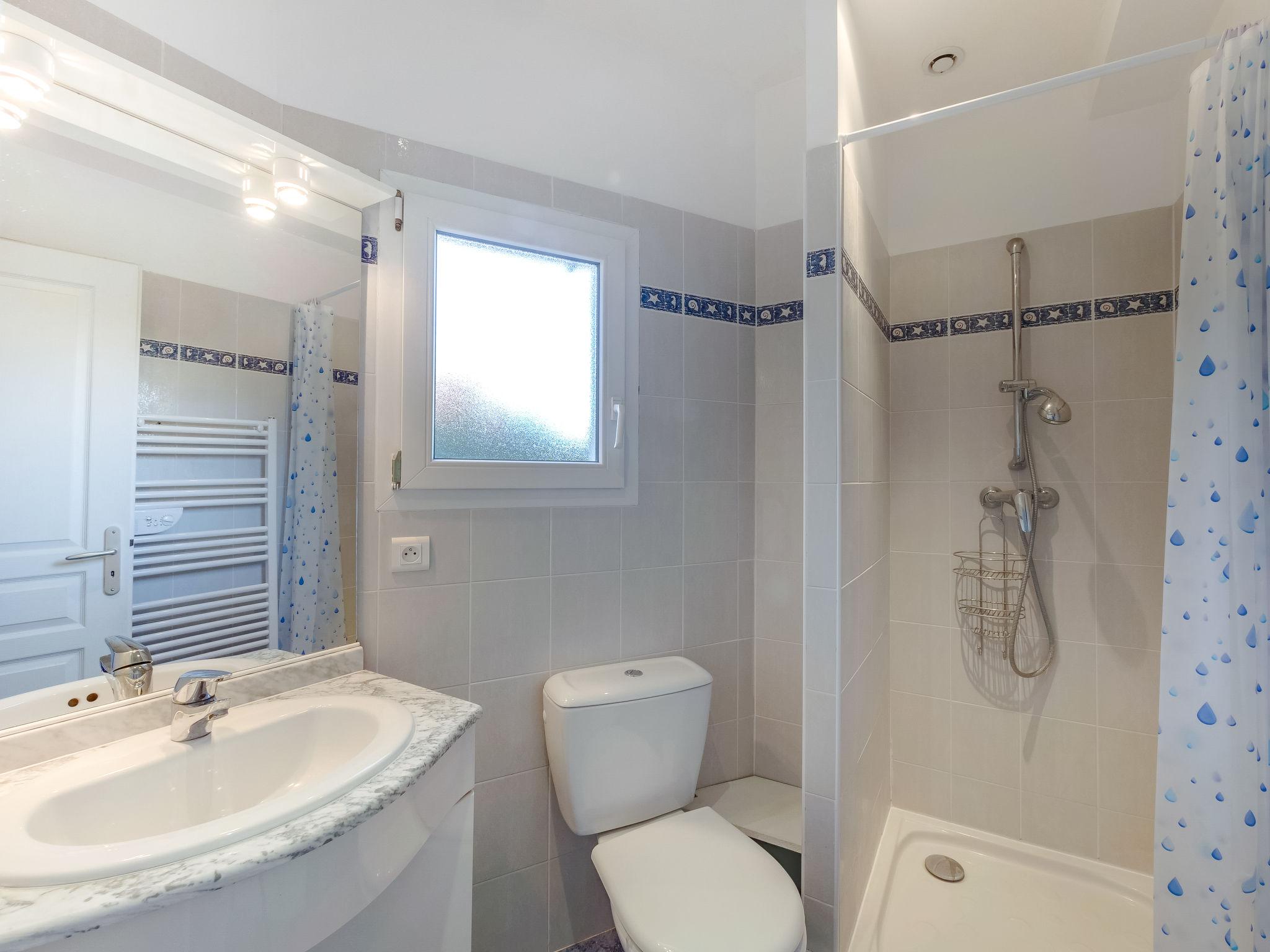 Foto 18 - Casa con 5 camere da letto a Saint-Palais-sur-Mer con piscina privata e vista mare