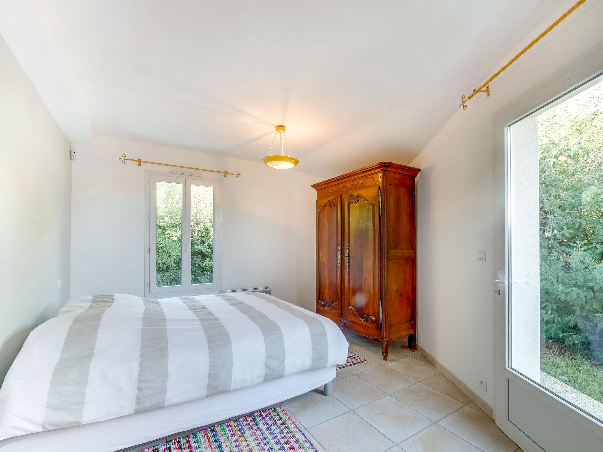 Foto 12 - Casa con 5 camere da letto a Saint-Palais-sur-Mer con piscina privata e vista mare