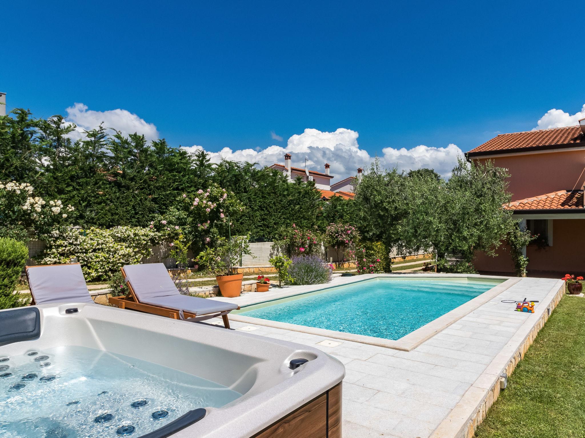 Foto 6 - Casa de 5 habitaciones en Kaštelir-Labinci con piscina privada y vistas al mar
