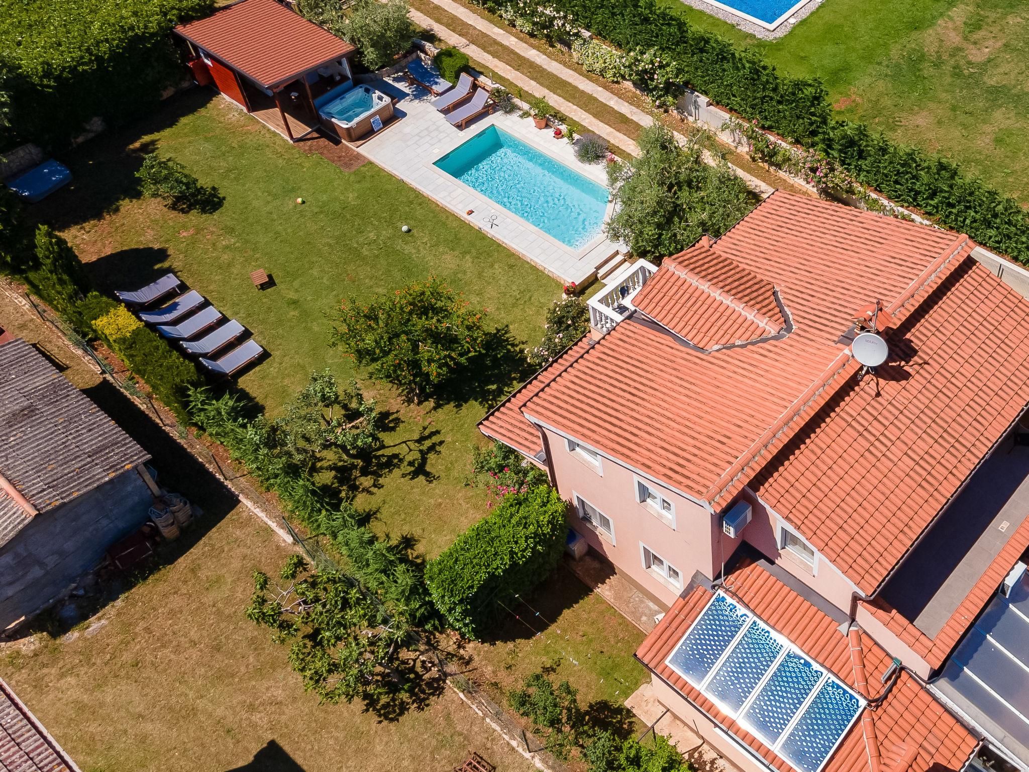 Foto 29 - Casa con 5 camere da letto a Kaštelir-Labinci con piscina privata e vista mare